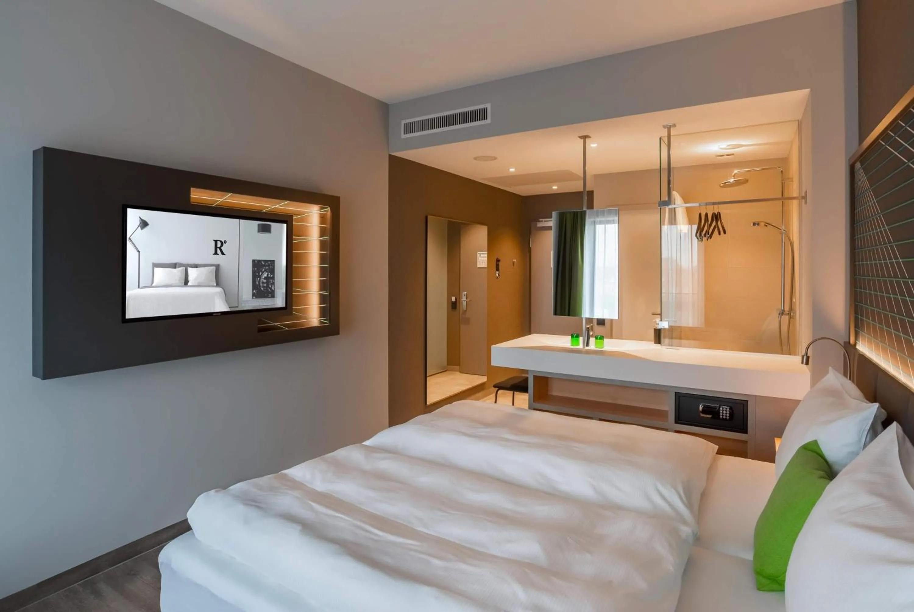 Photo of the whole room, Bed in elaya hotel kevelaer, Trademark Collection by Wyndham
