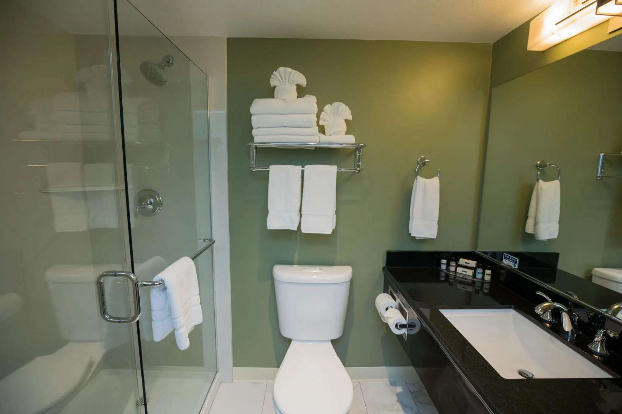 Shower in Maple Tree Inn