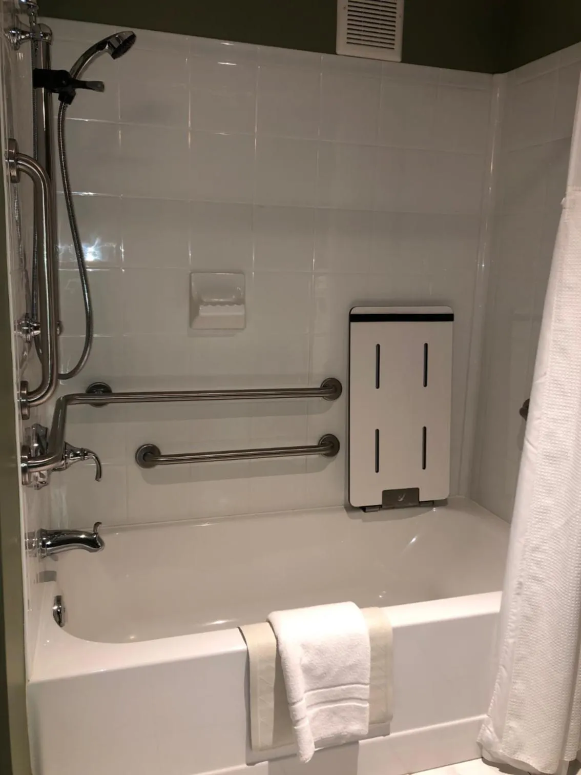 Shower in Maple Tree Inn