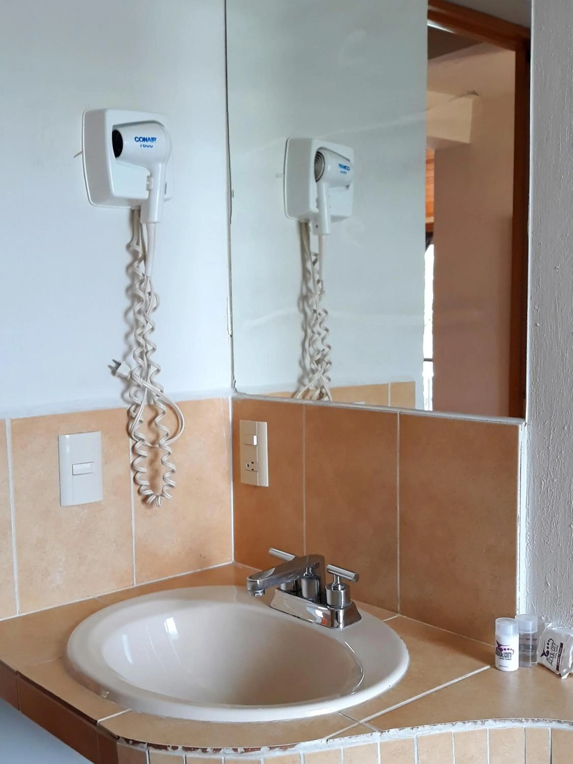 Bathroom in Axkan Arte Hotel