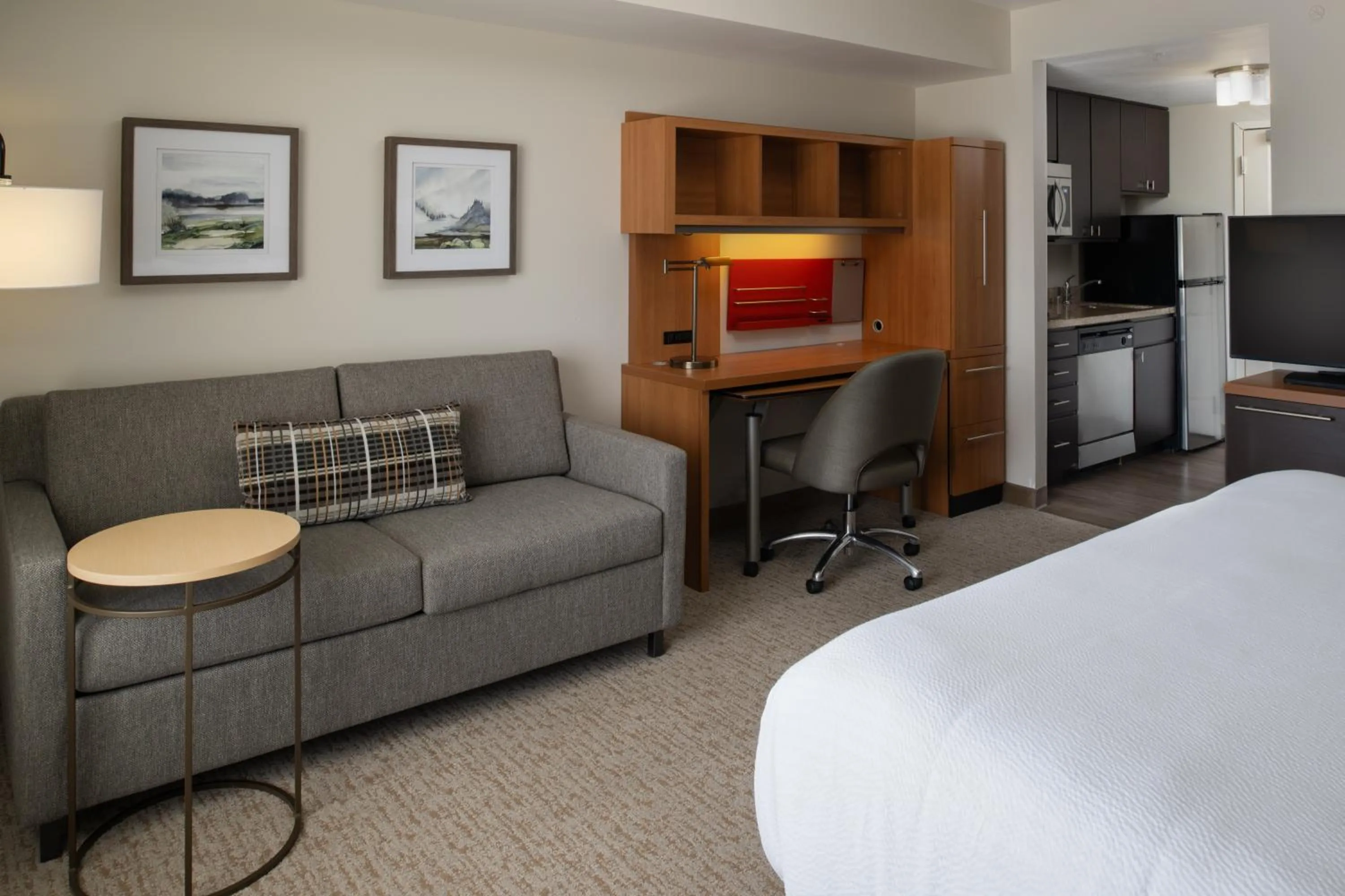 Seating area, Bed in TownePlace Suites Richland Columbia Point