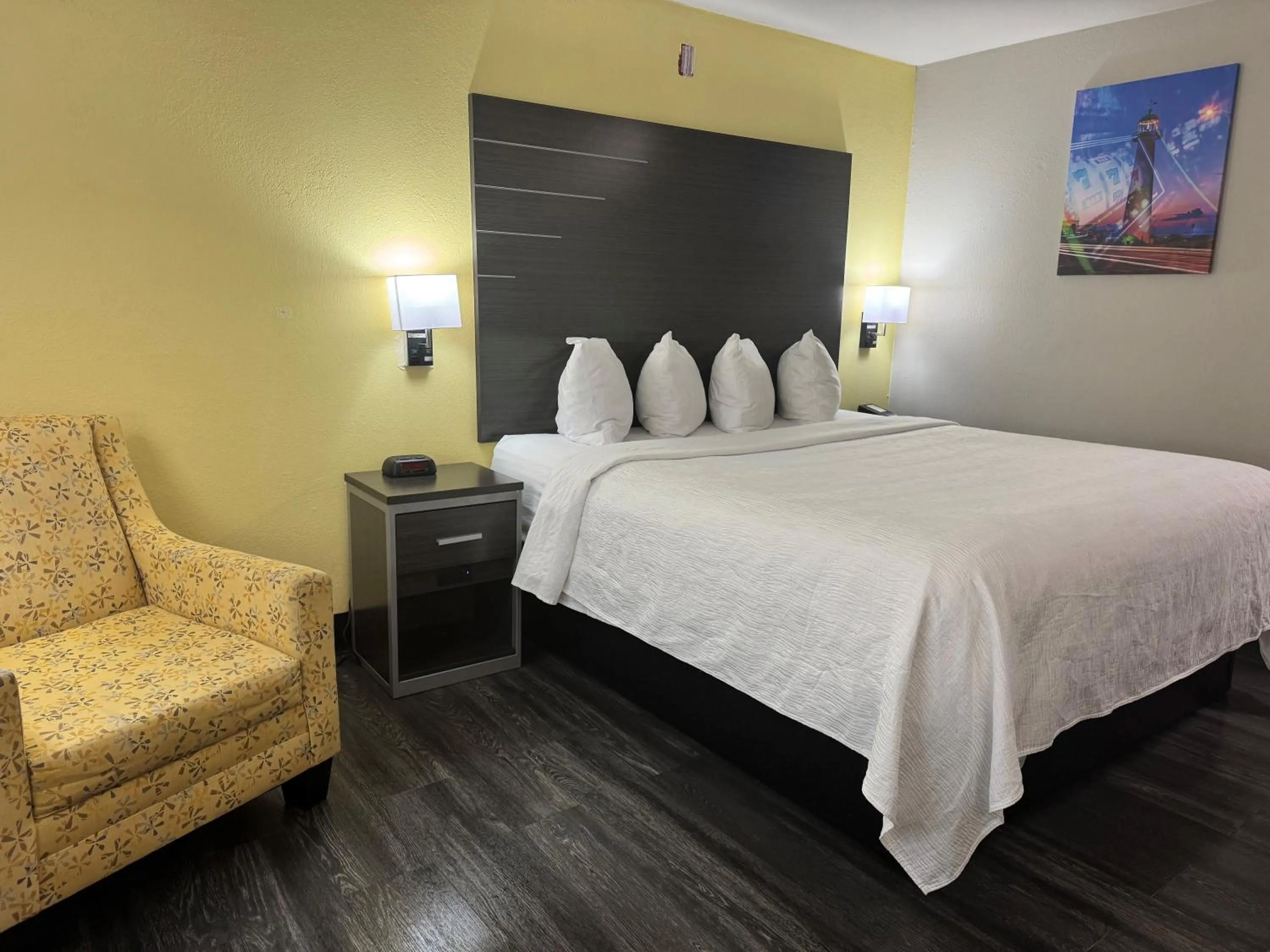 Bedroom, Bed in Wingate by Wyndham Biloxi - Ocean Springs
