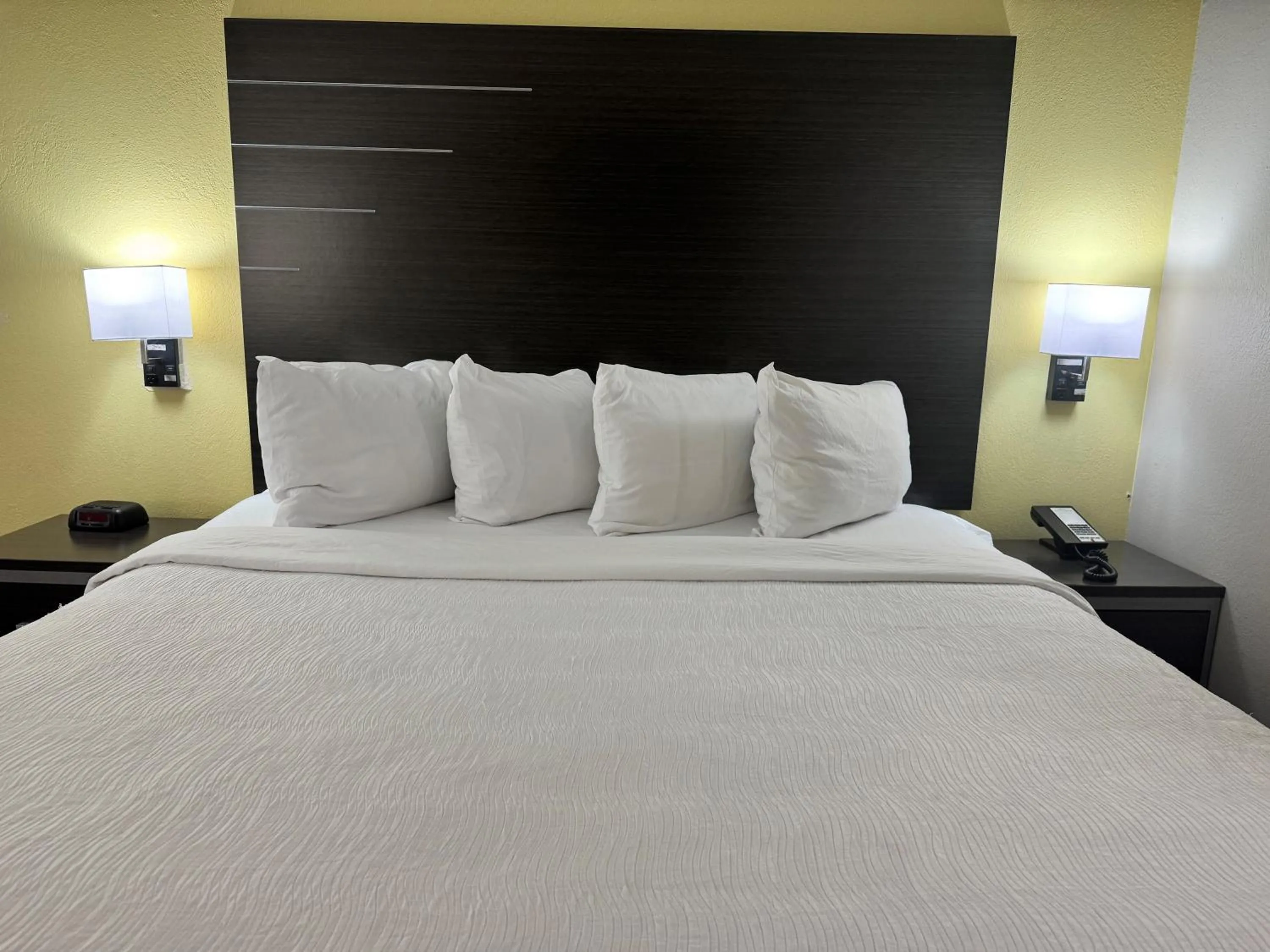 Bed in Wingate by Wyndham Biloxi - Ocean Springs