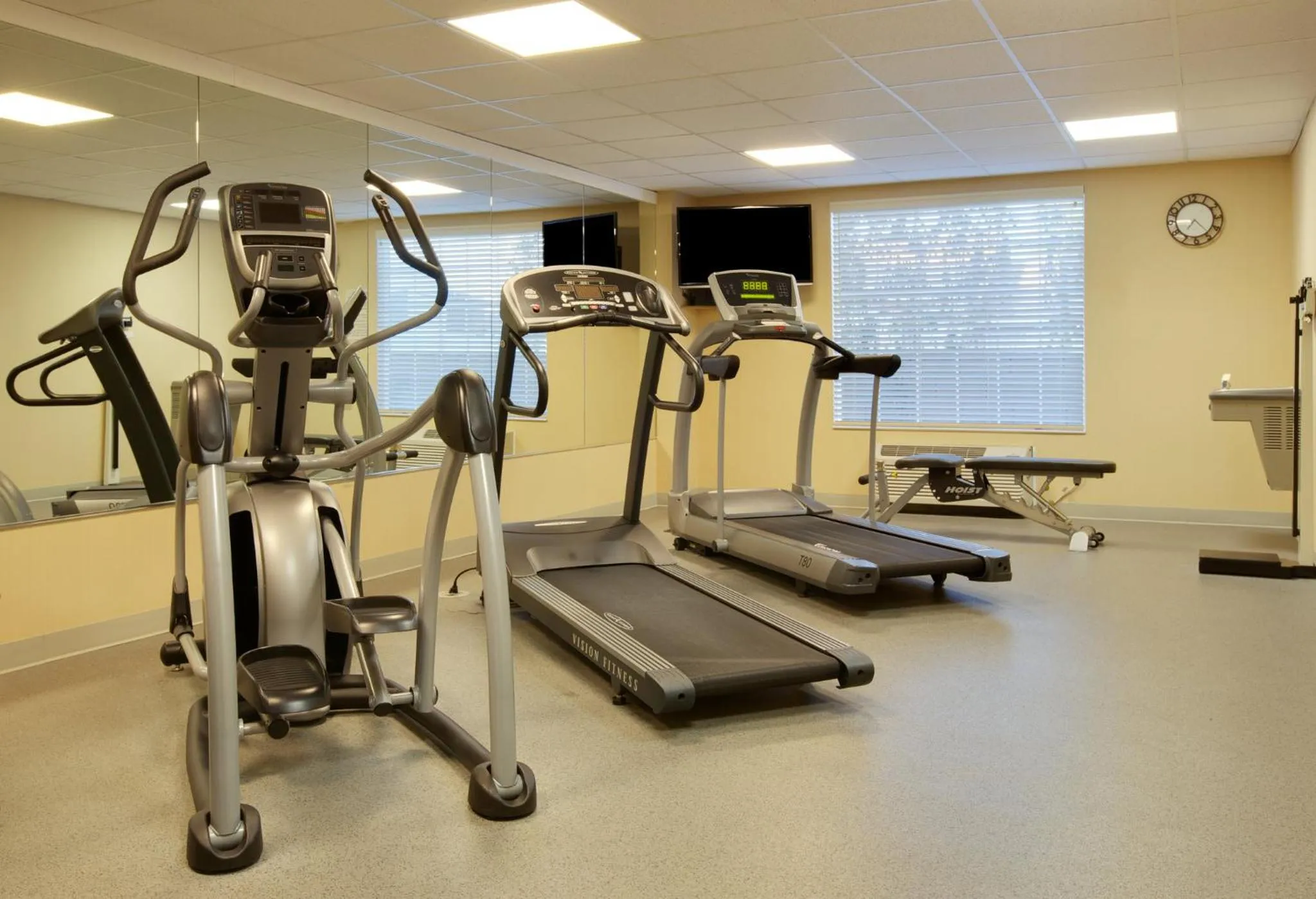 Fitness centre/facilities in Holiday Inn Express Oakdale by IHG