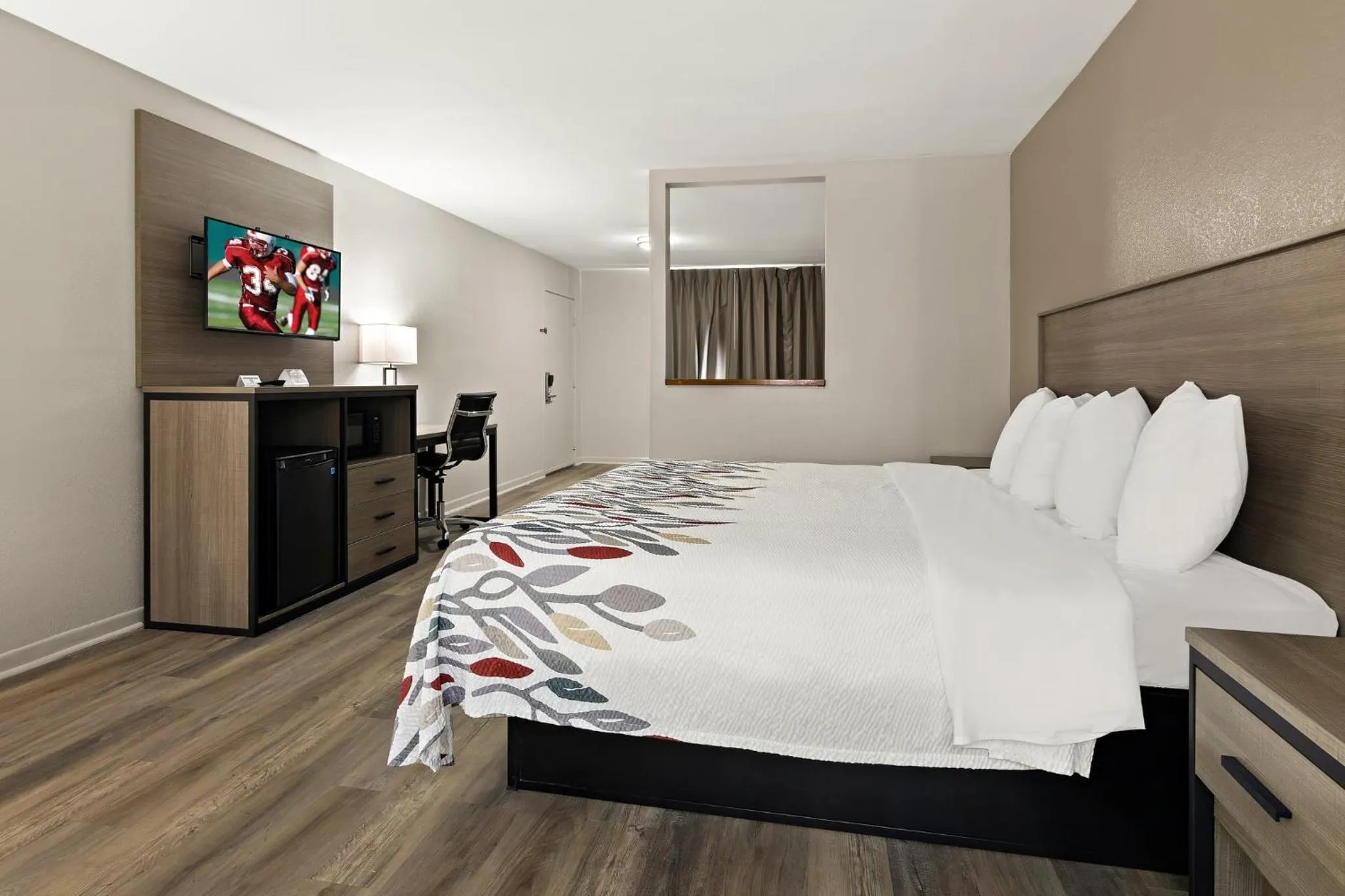 Photo of the whole room, Bed in Red Roof Inn & Suites Monroe, NC