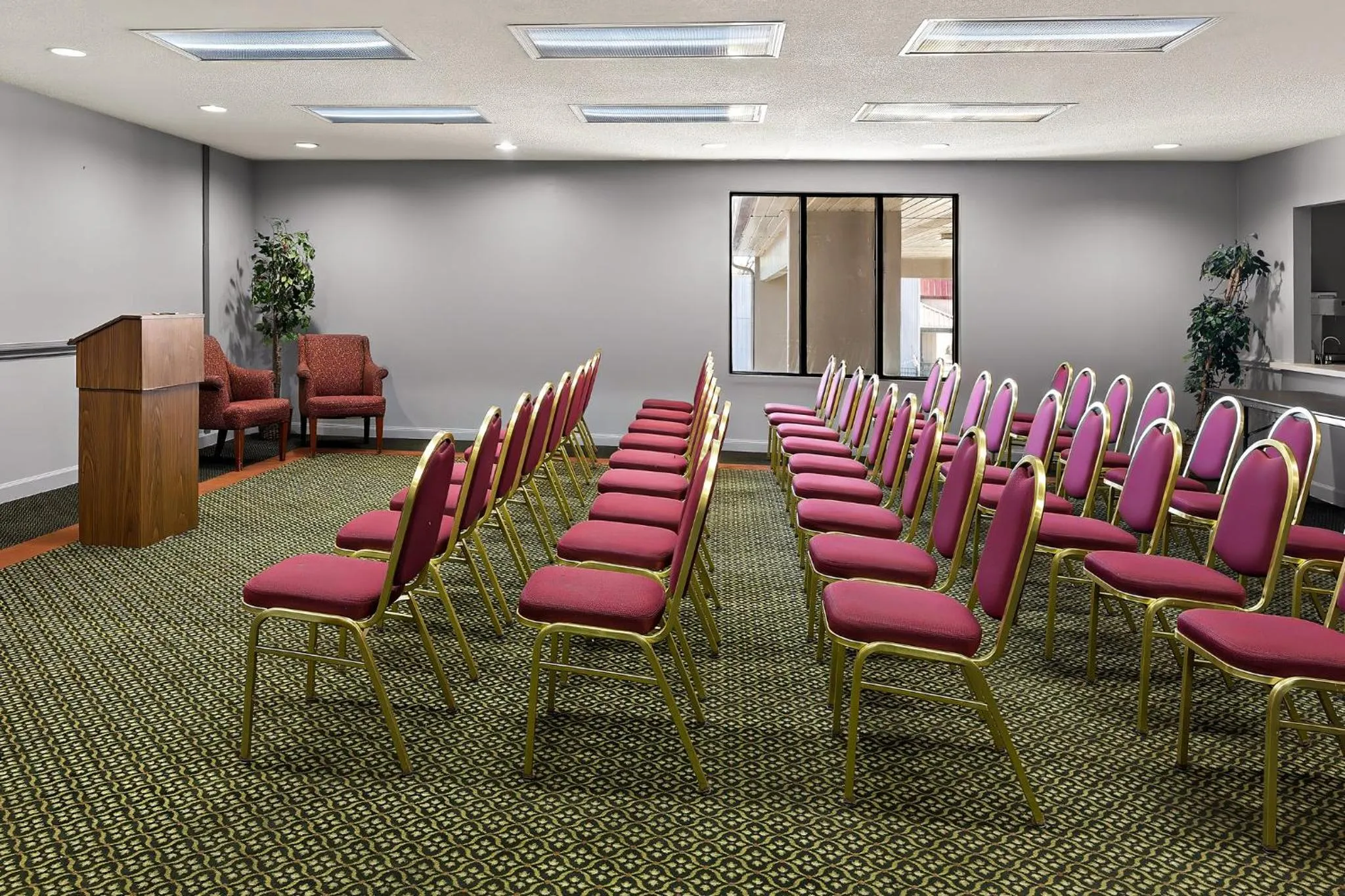 Meeting/conference room in Red Roof Inn & Suites Monroe, NC