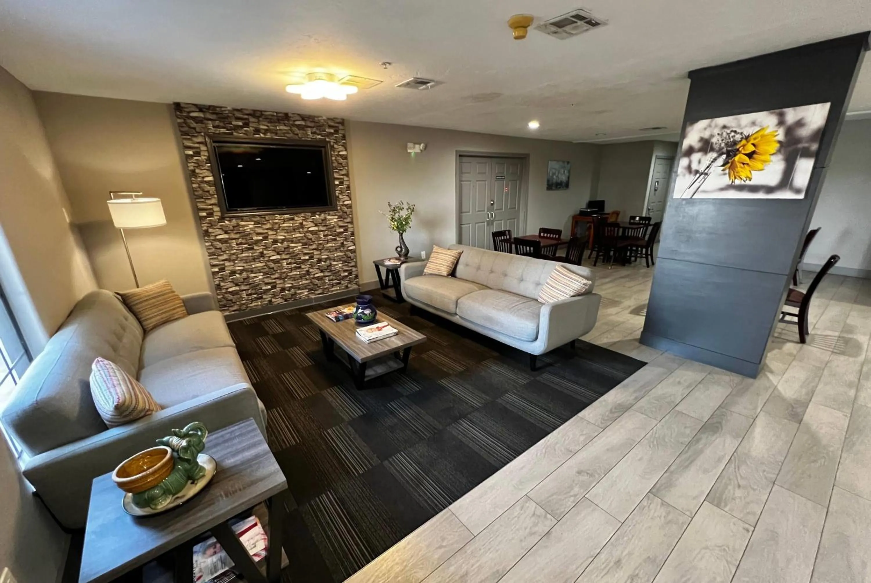 Lobby or reception in Super 8 by Wyndham Sealy