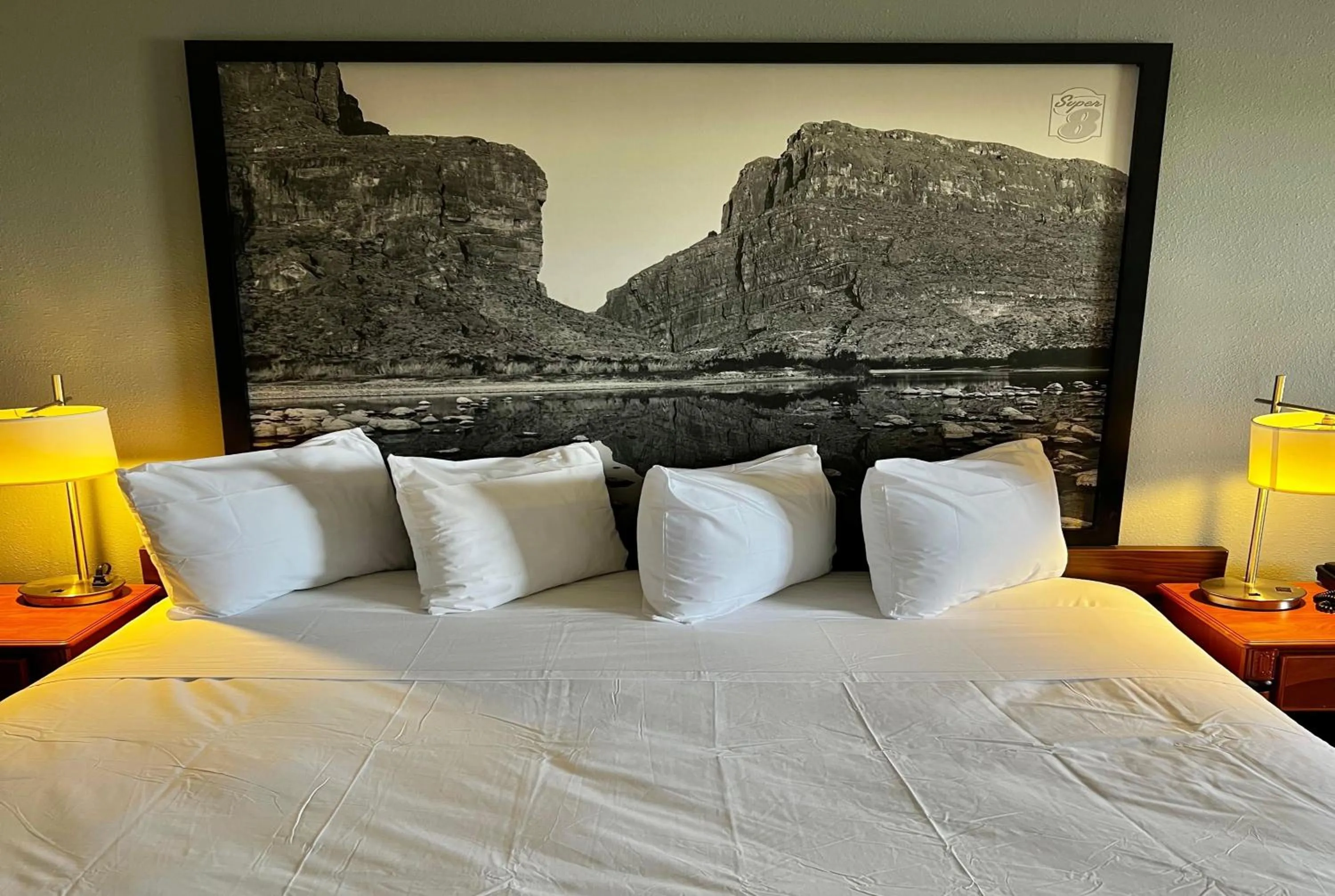 Photo of the whole room, Bed in Super 8 by Wyndham Sealy