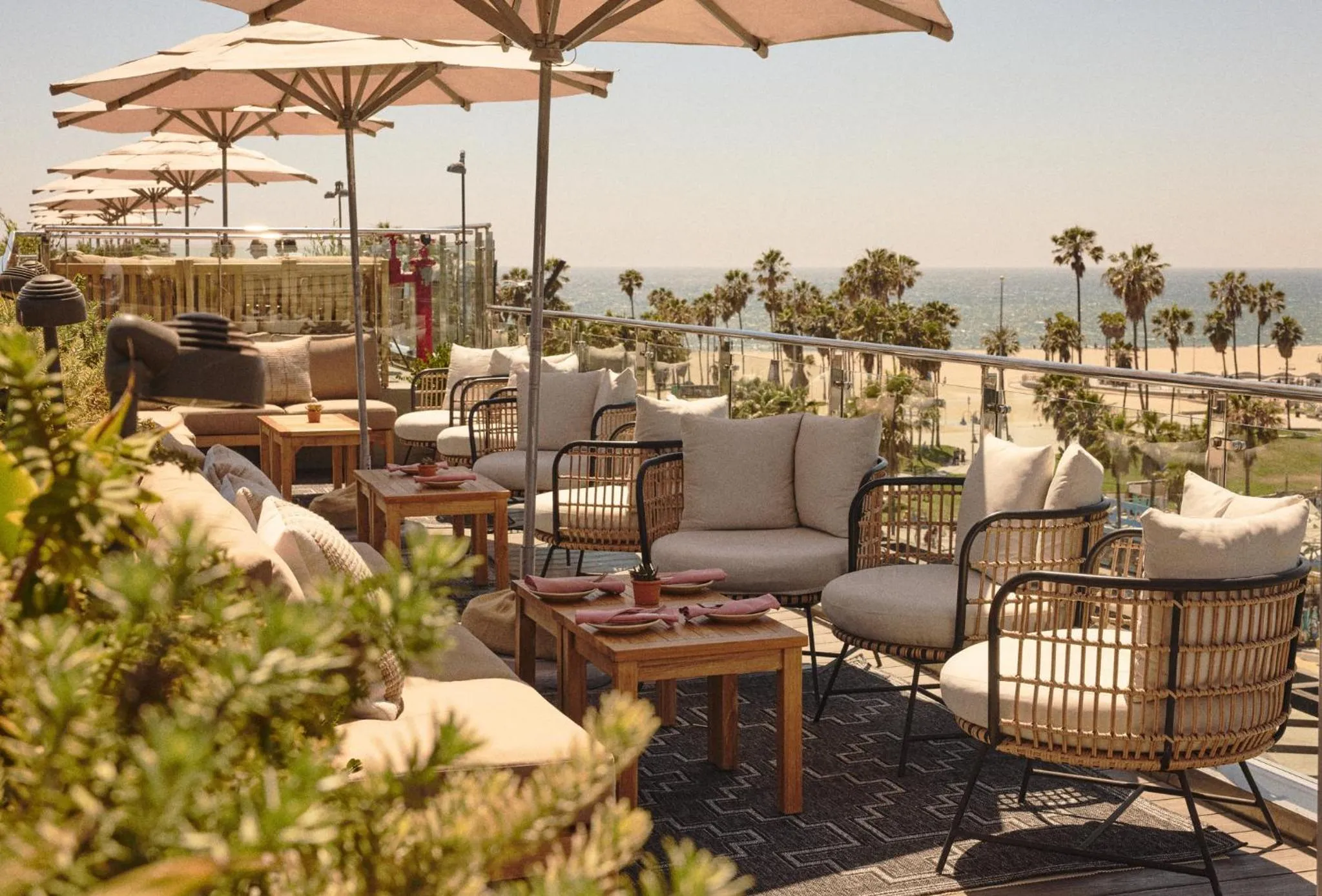 Restaurant/places to eat in Hotel Erwin Venice Beach