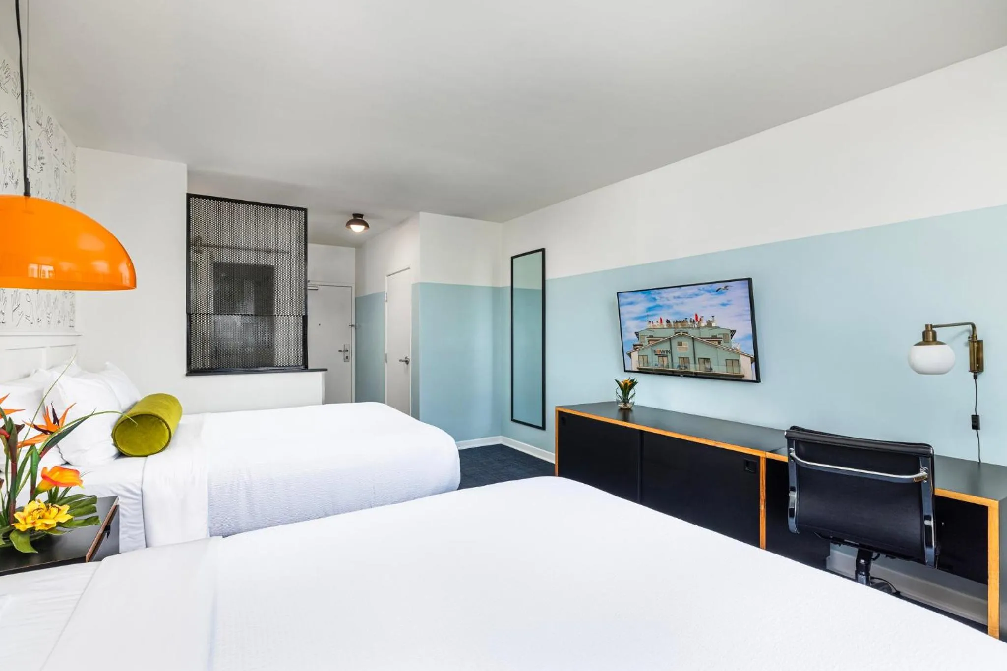 Photo of the whole room, Bed in Hotel Erwin Venice Beach