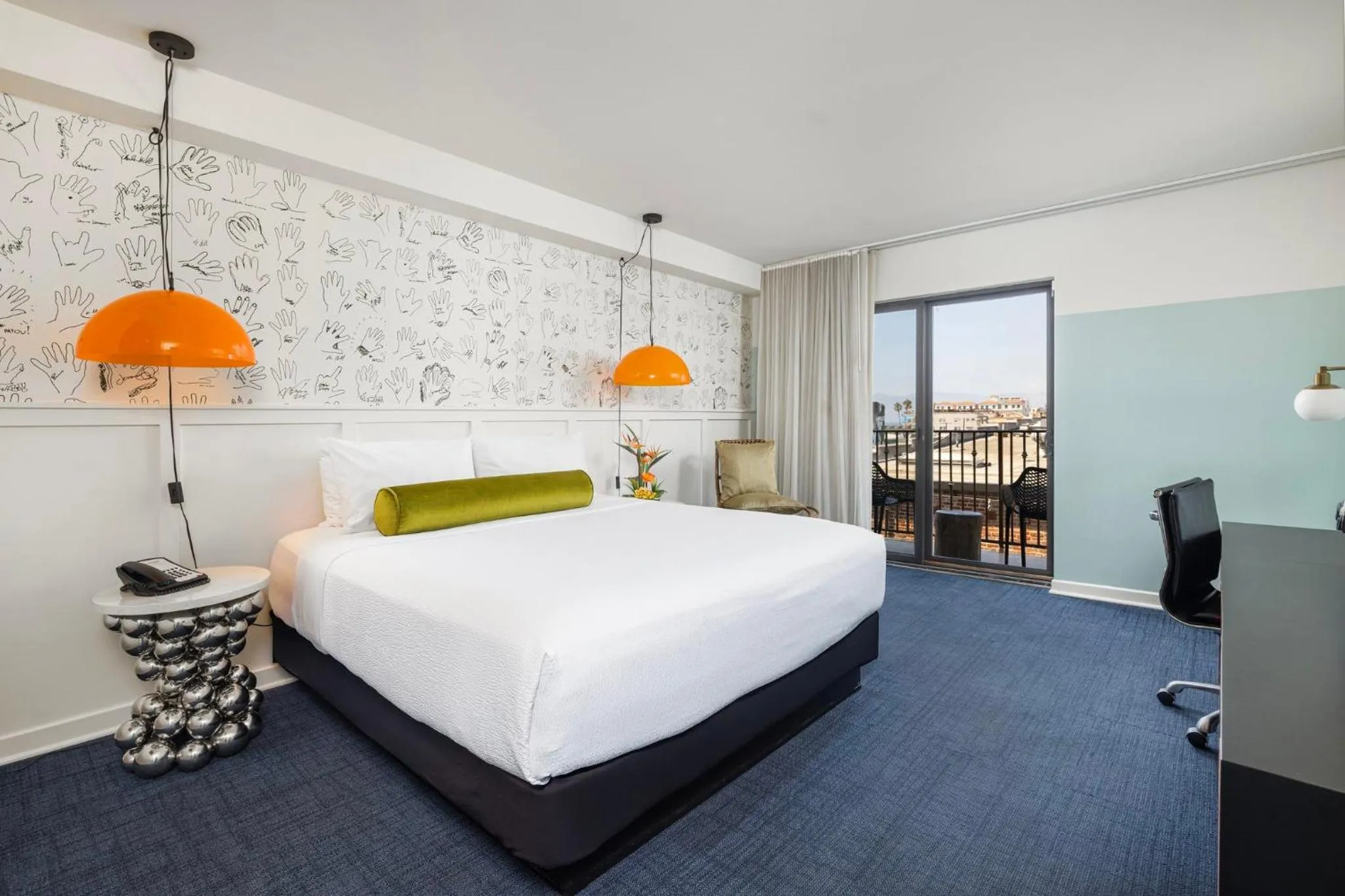 Photo of the whole room, Bed in Hotel Erwin Venice Beach