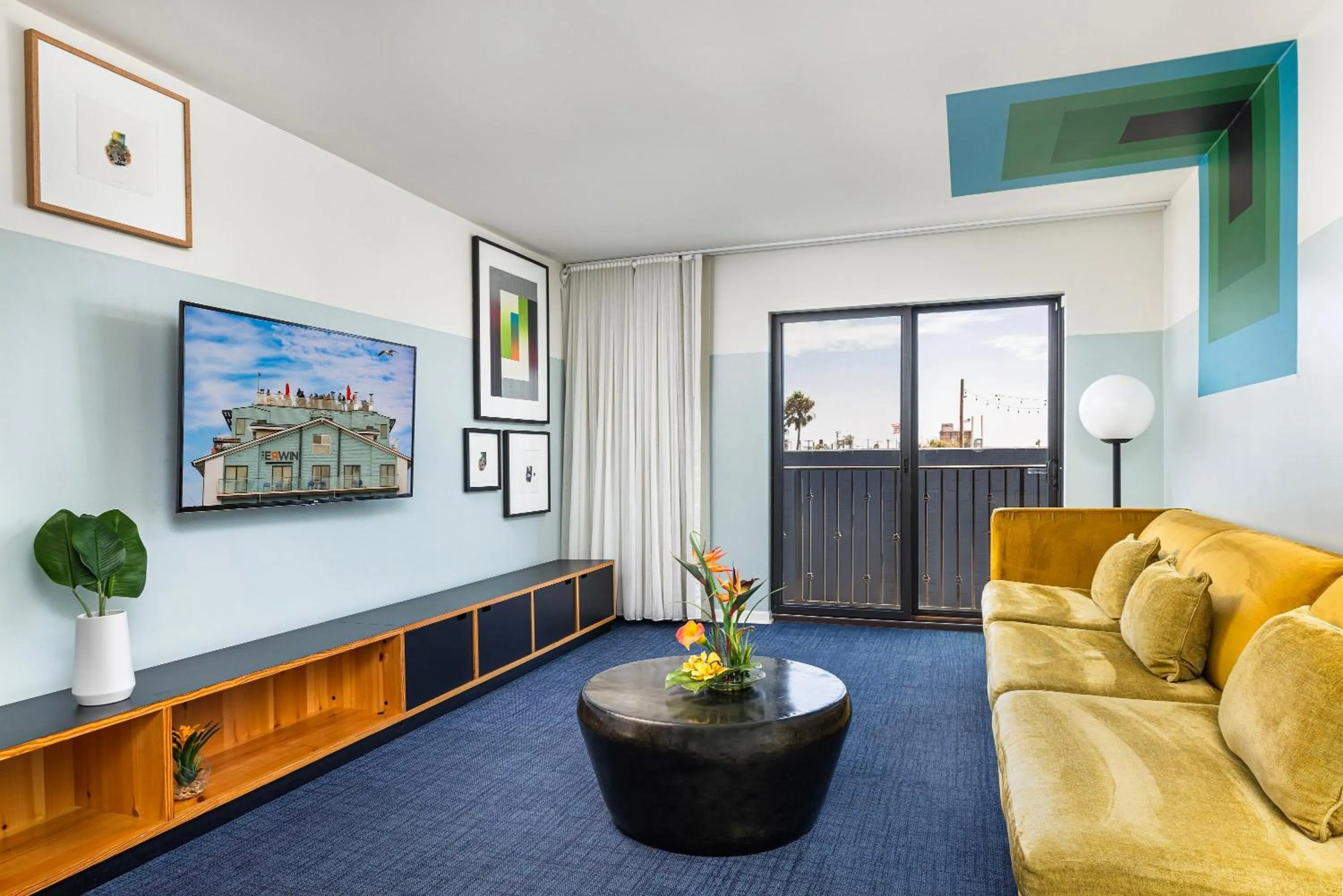 Photo of the whole room in Hotel Erwin Venice Beach