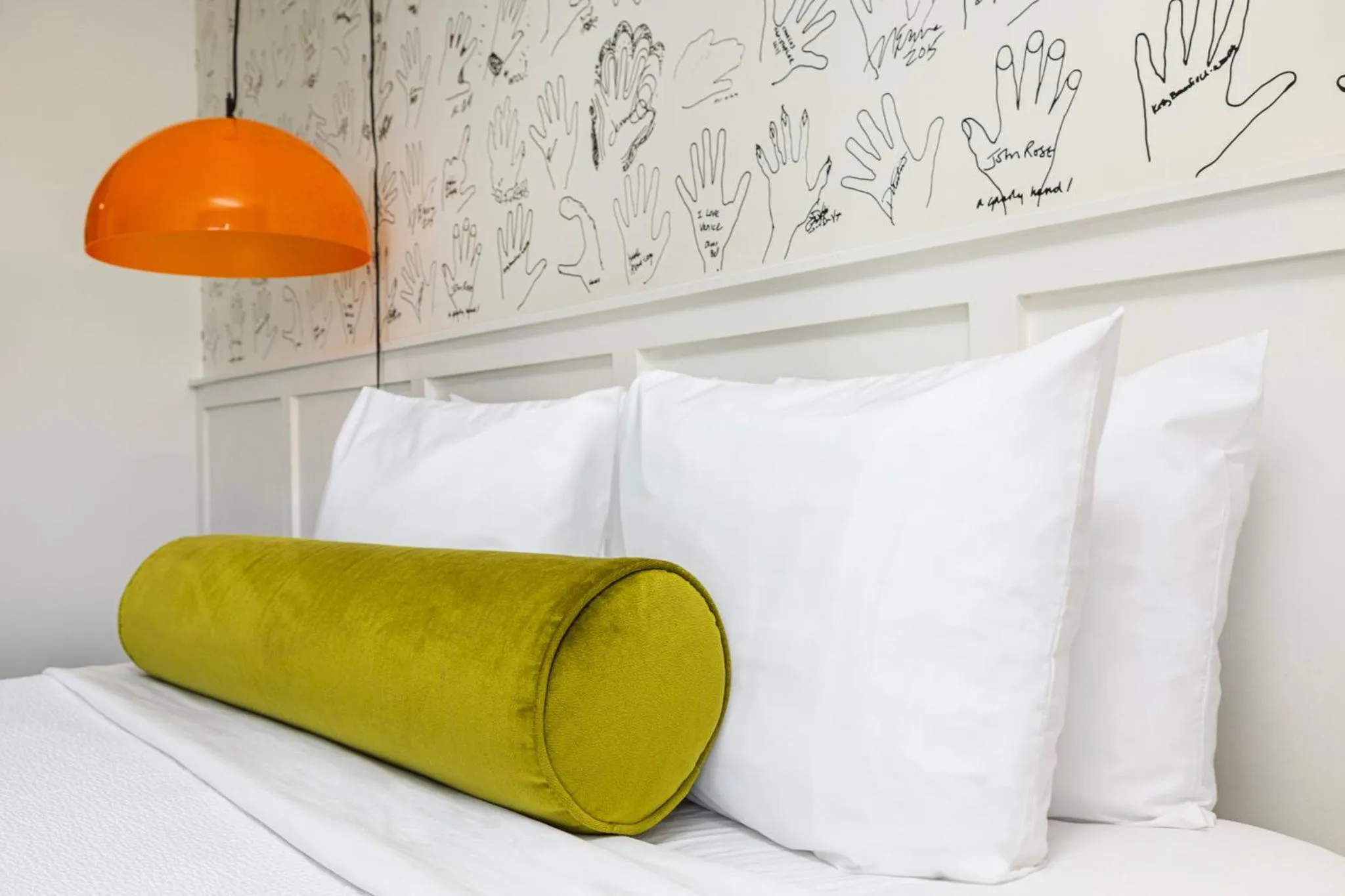 Bedroom, Bed in Hotel Erwin Venice Beach