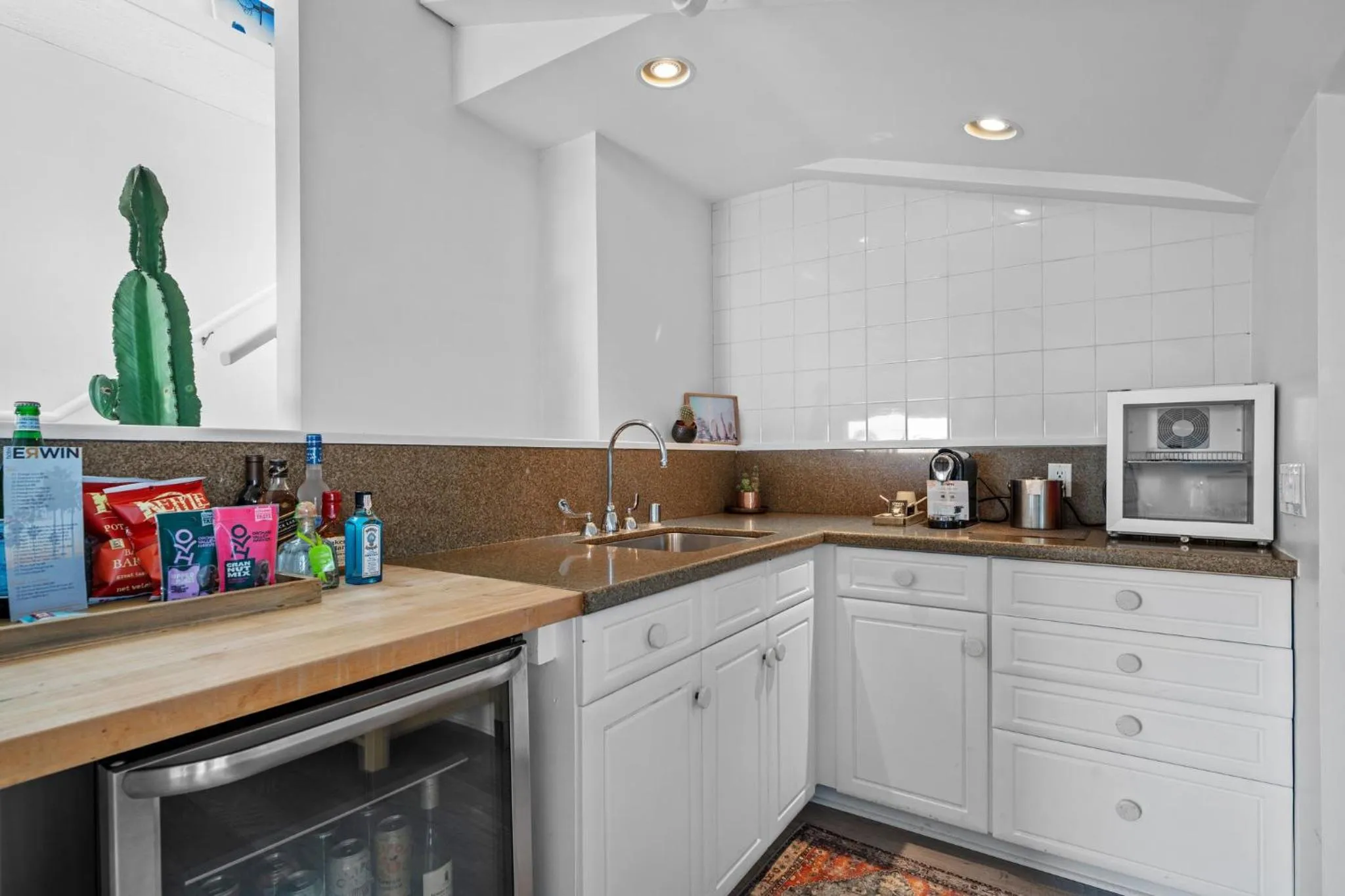 Bedroom in Hotel Erwin Venice Beach