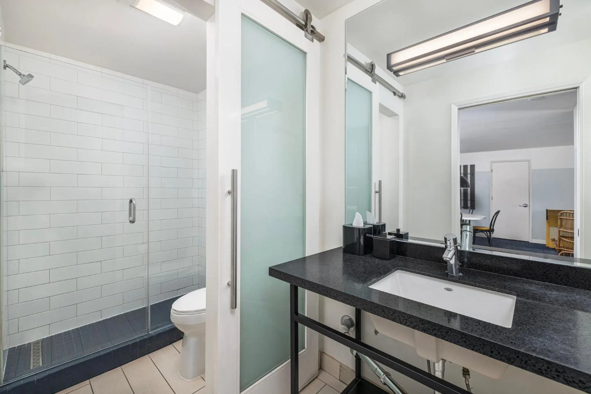 Bedroom in Hotel Erwin Venice Beach