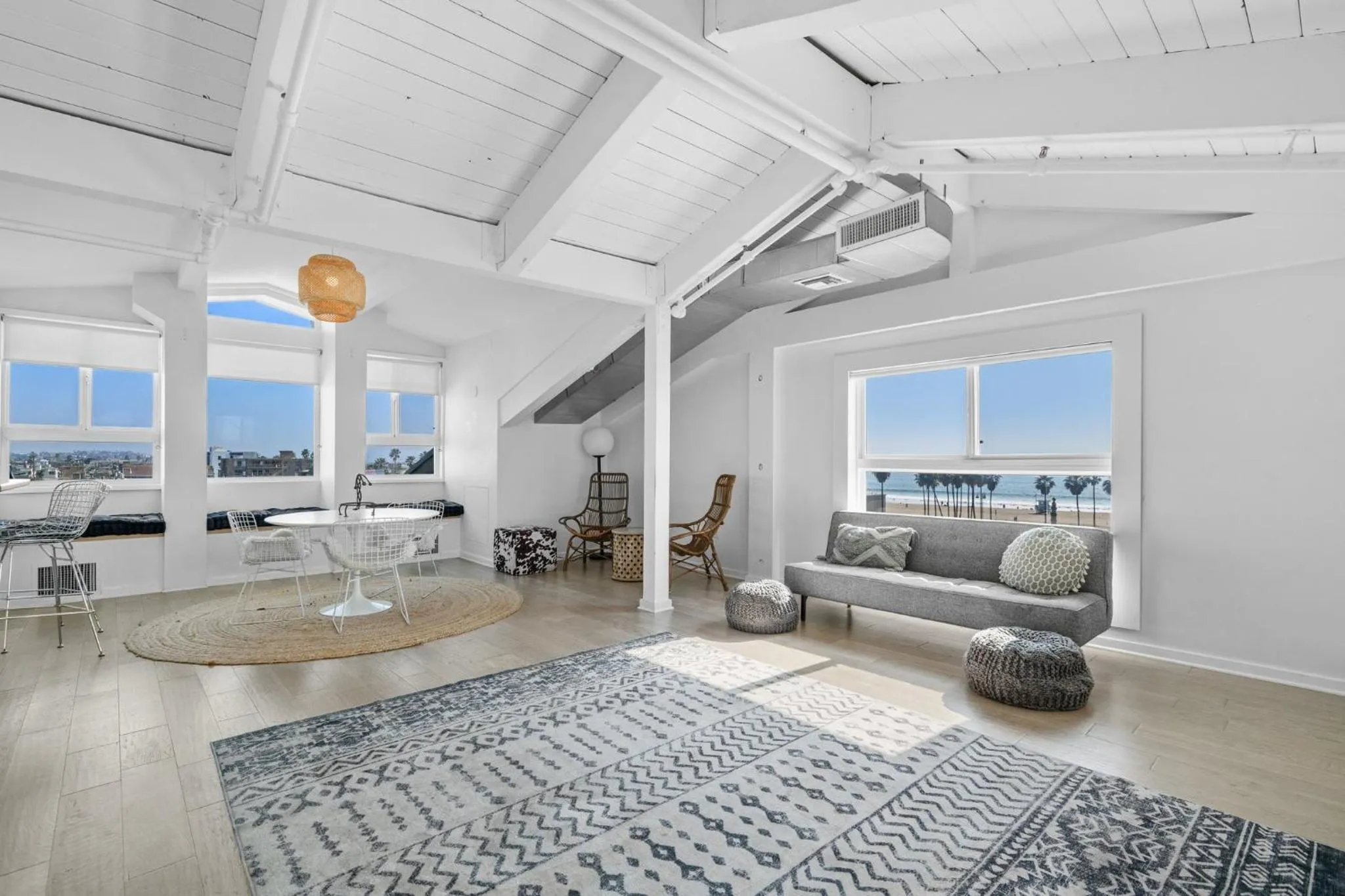 Photo of the whole room in Hotel Erwin Venice Beach