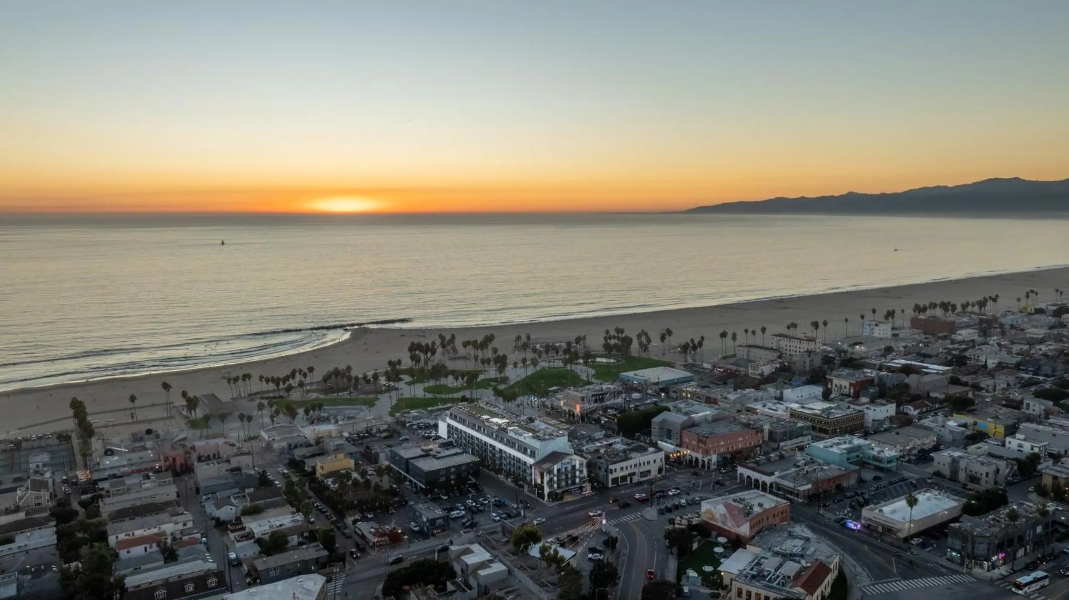 Facade/entrance in Hotel Erwin Venice Beach