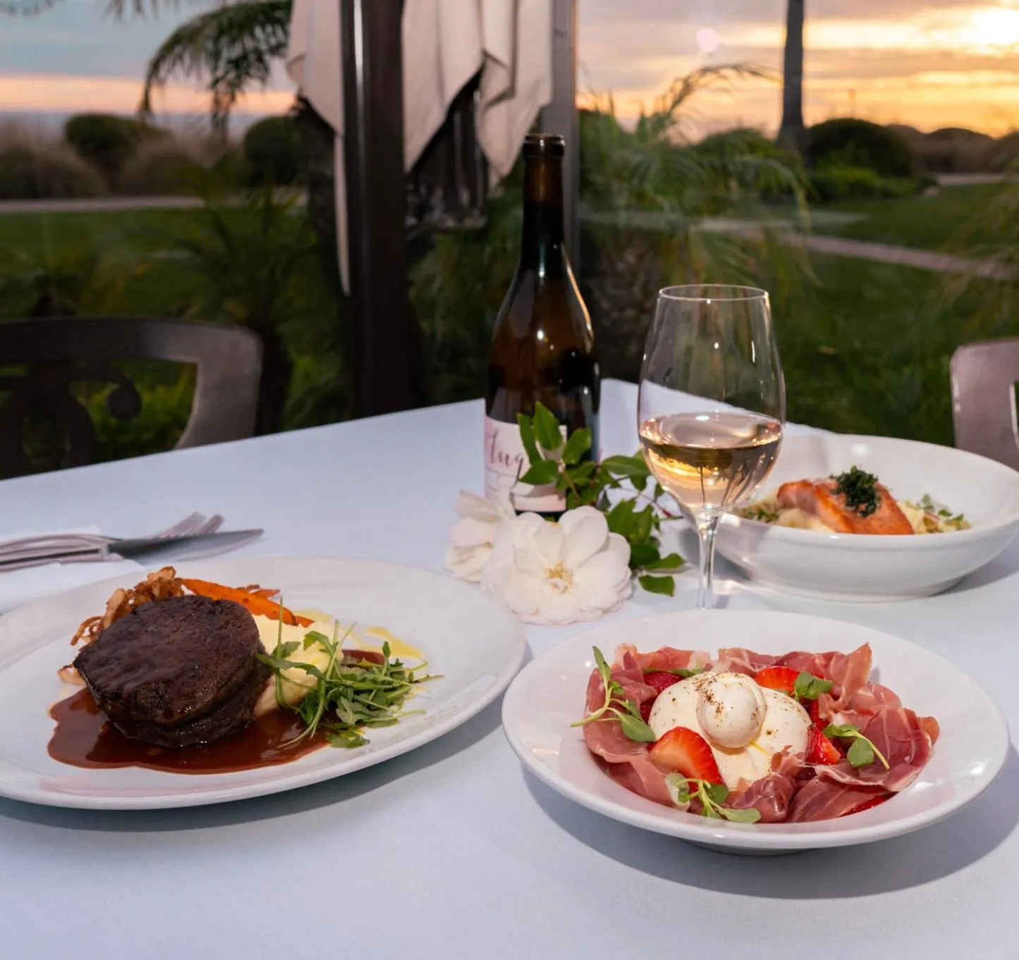 Restaurant/places to eat in Dolphin Bay Resort and Spa