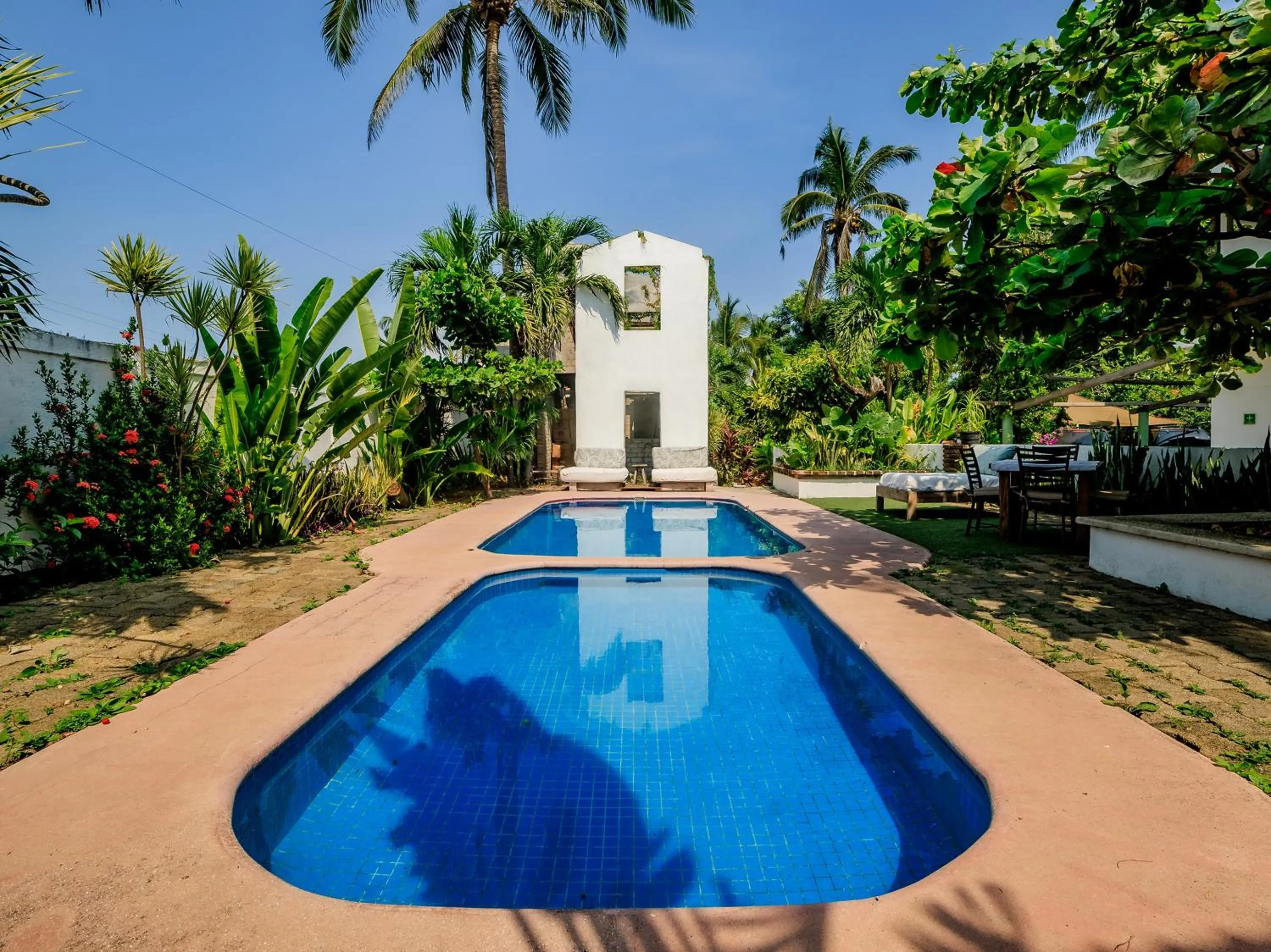Swimming pool in Capital O Verdemar, Pie de la Cuesta