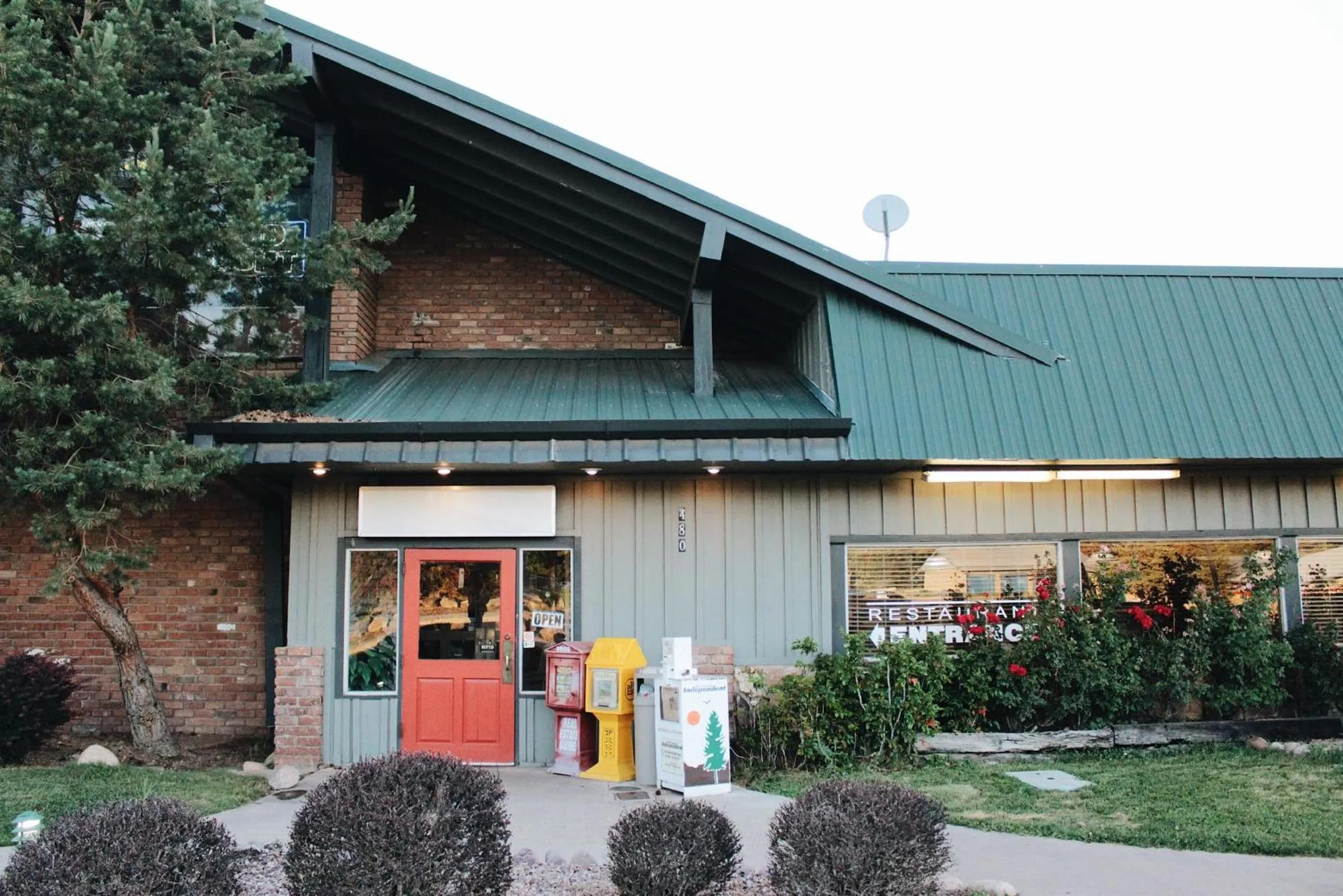 Property building in Days Inn by Wyndham Show Low