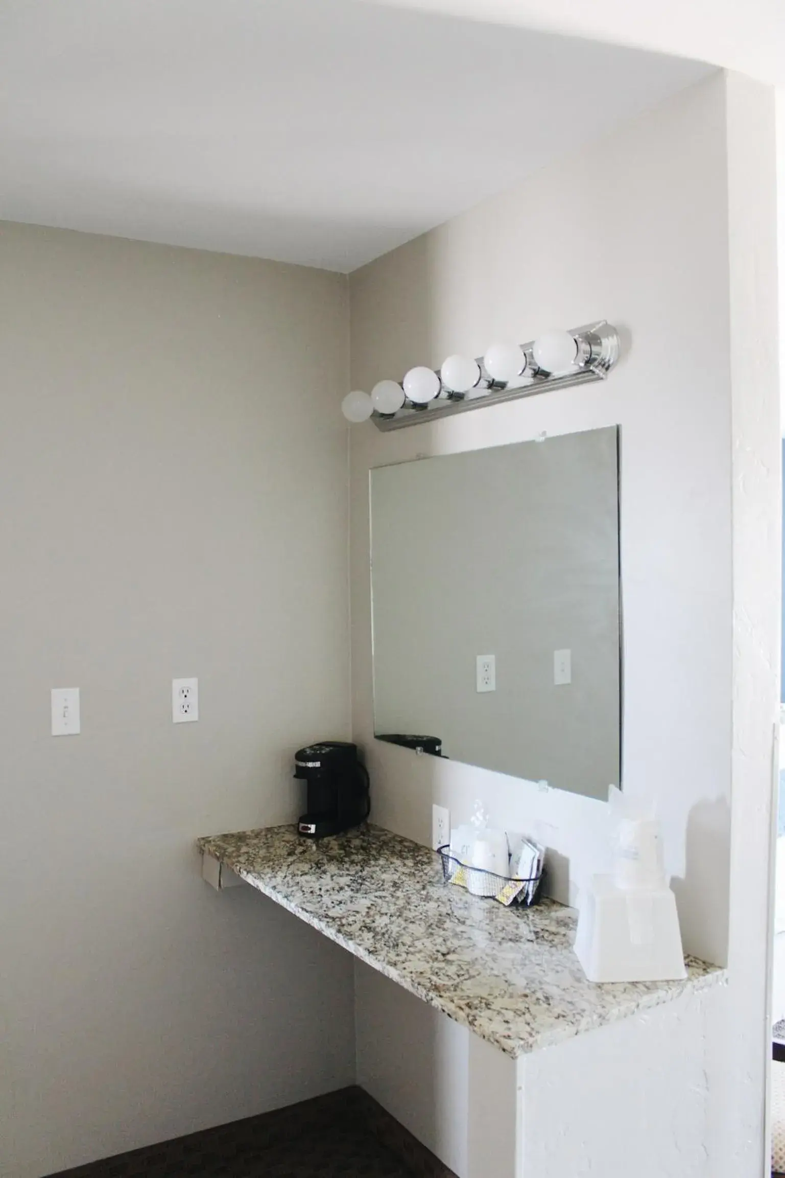 King Room- Non-Smoking in Days Inn by Wyndham Show Low King Room- Non-Smoking in Days Inn by Wyndham Show Low