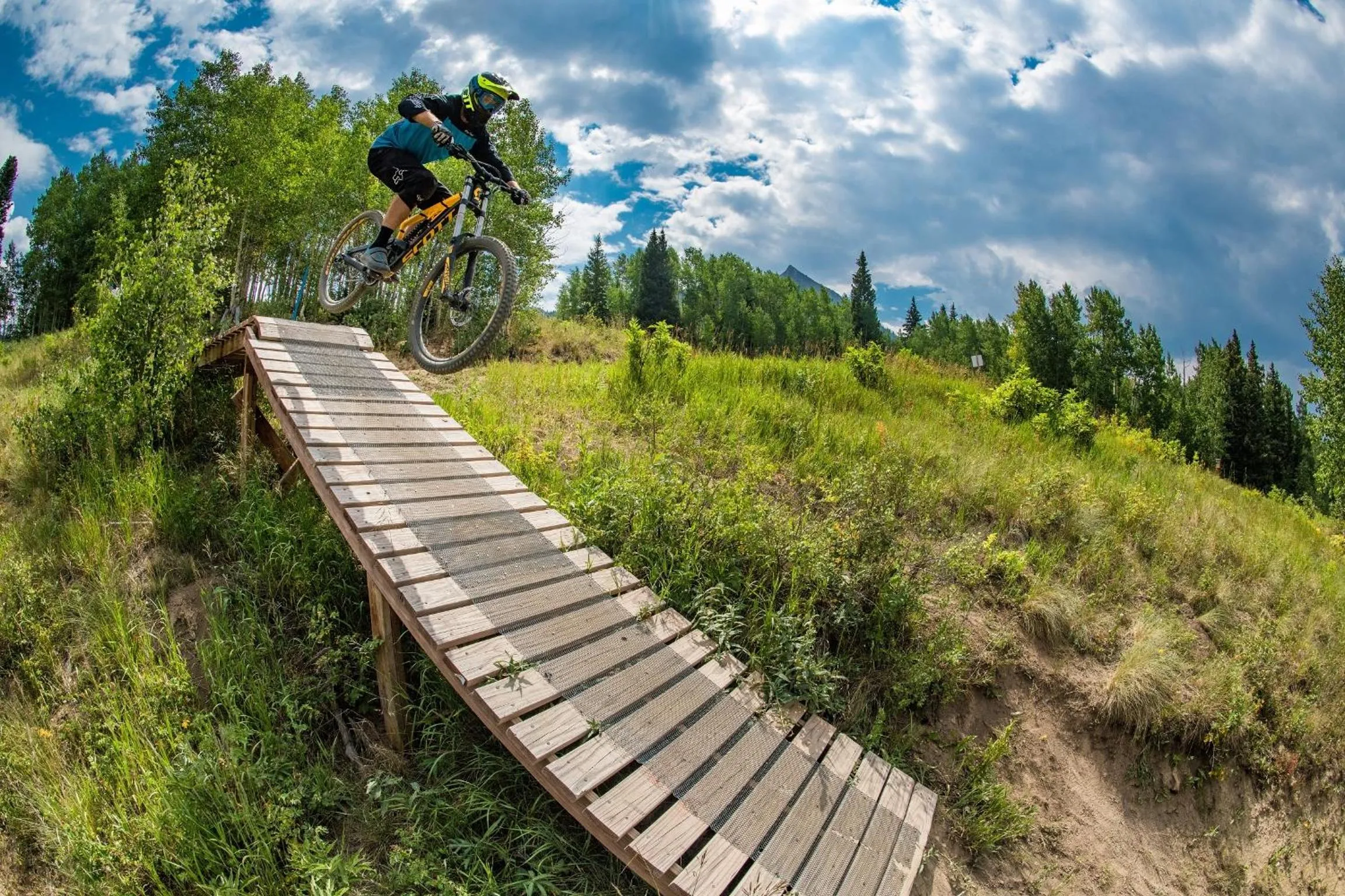 Updated 2 Br With View Of Lifts Condo