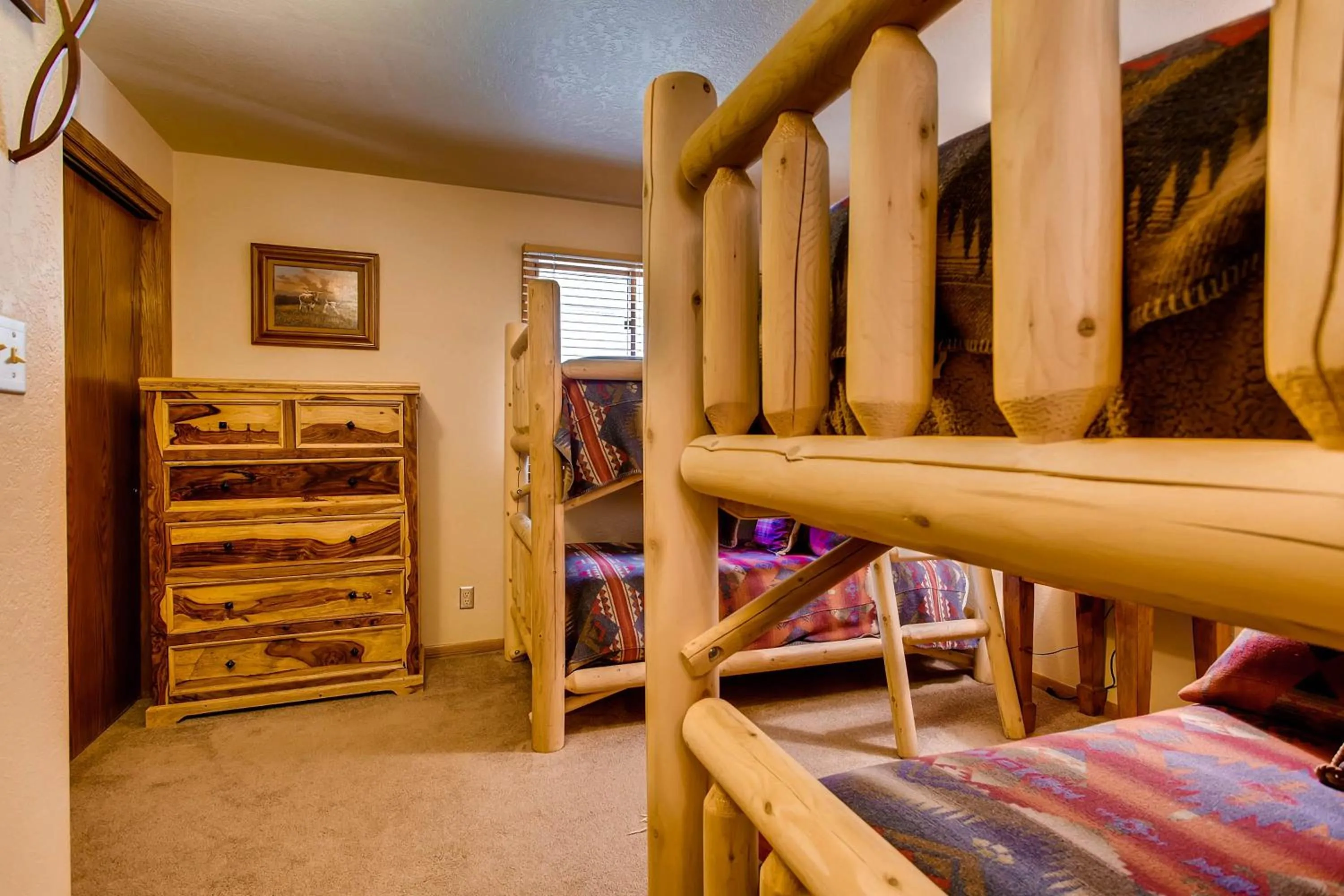 Bed in Updated 2 Br With View Of Lifts Condo