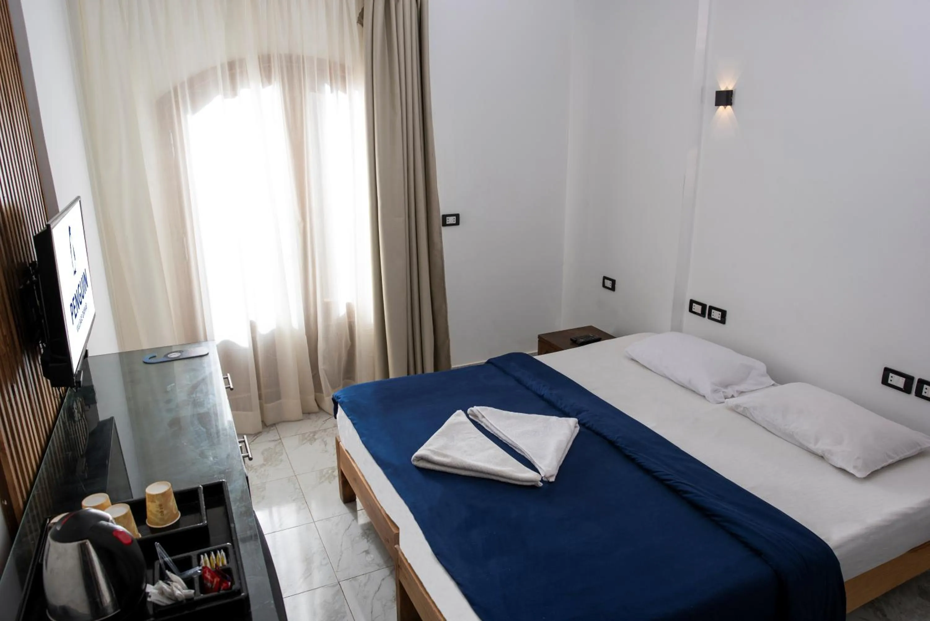 Photo of the whole room, Bed in Penguin Village Dahab