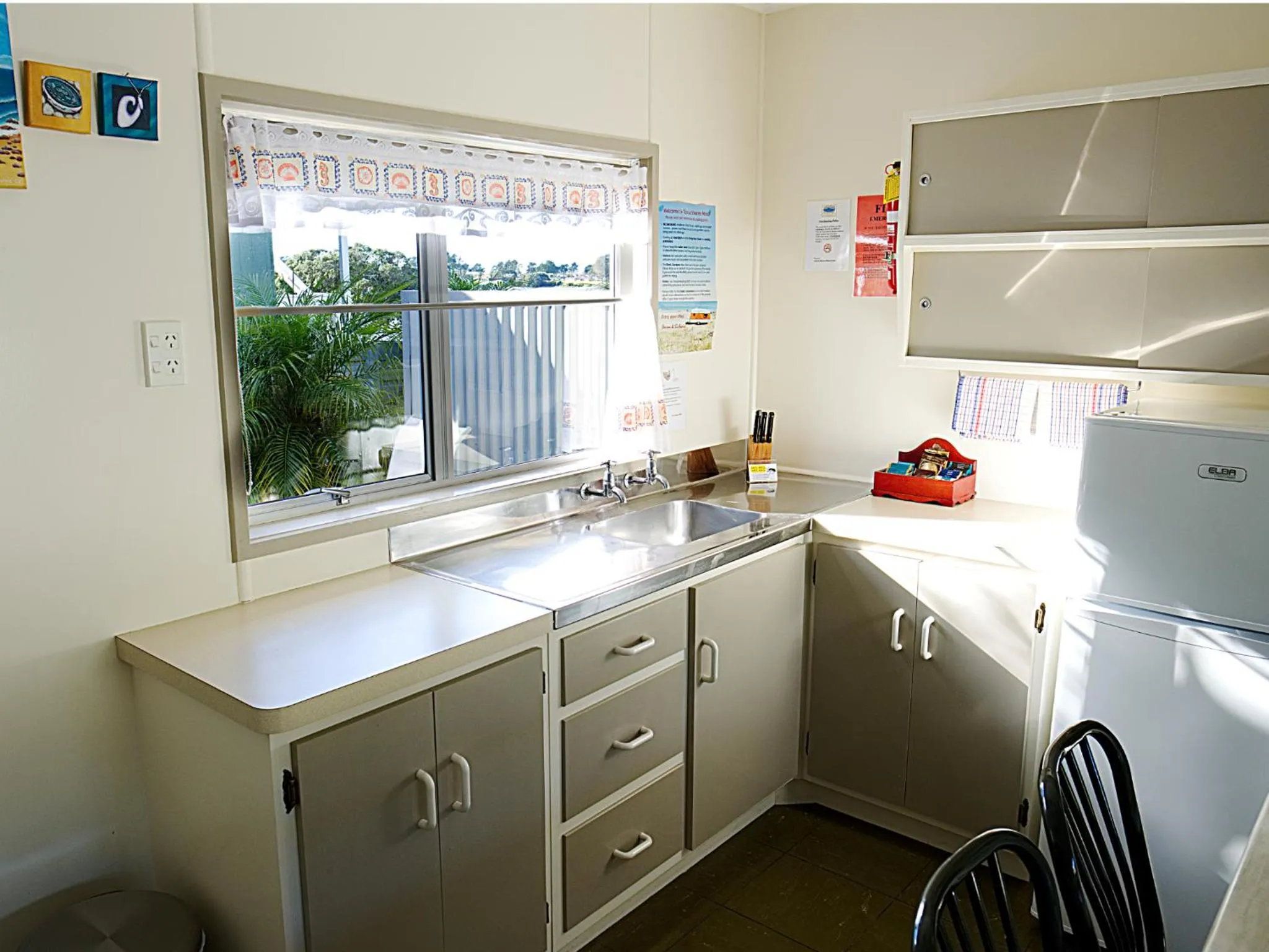 Kitchen or kitchenette in Tairua Shores Motel