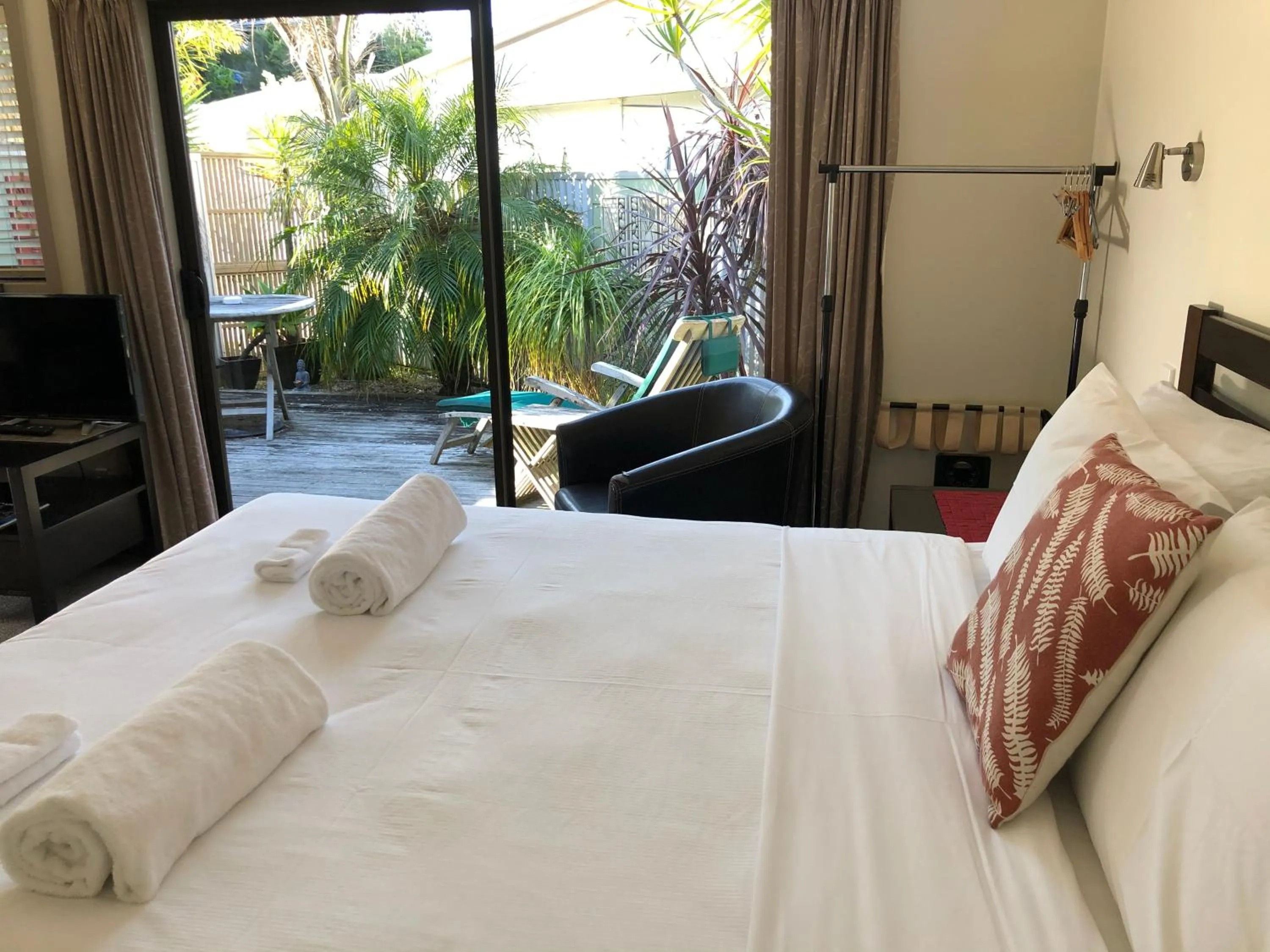 Bed in Tairua Shores Motel