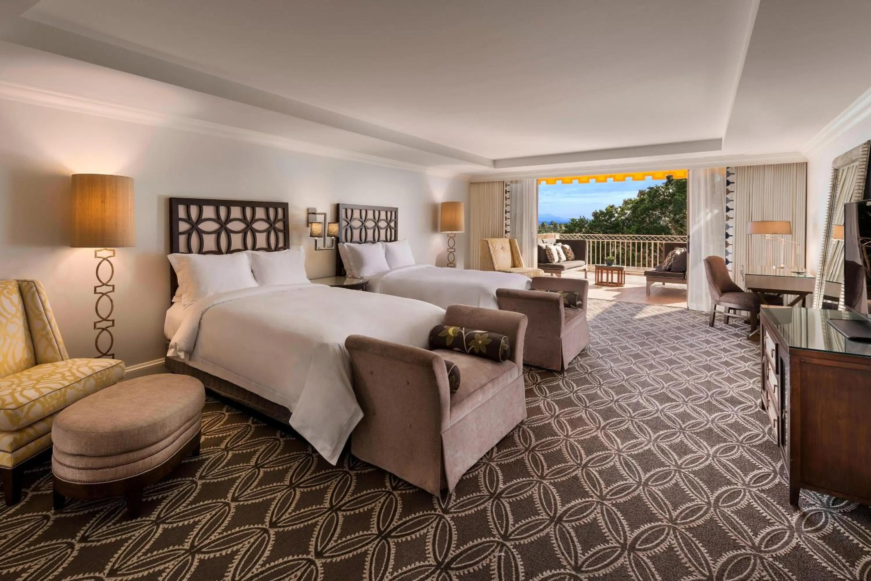Bedroom, Bed in The Phoenician, a Luxury Collection Resort, Scottsdale