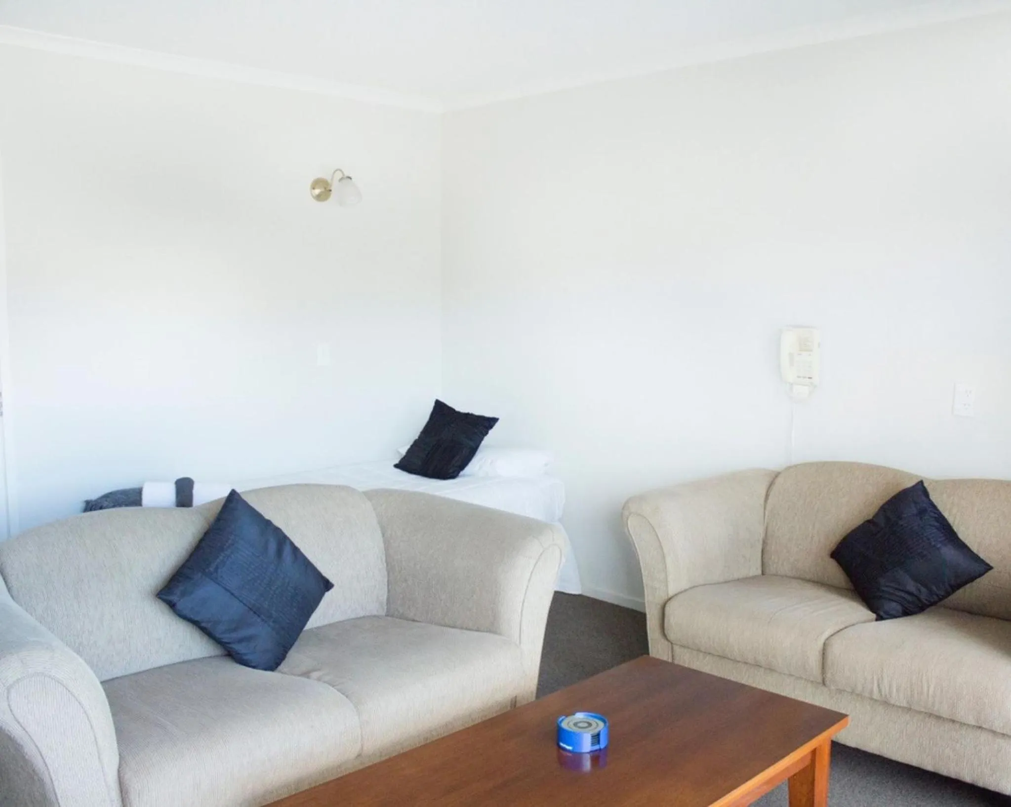 Seating area in Alpine Motel