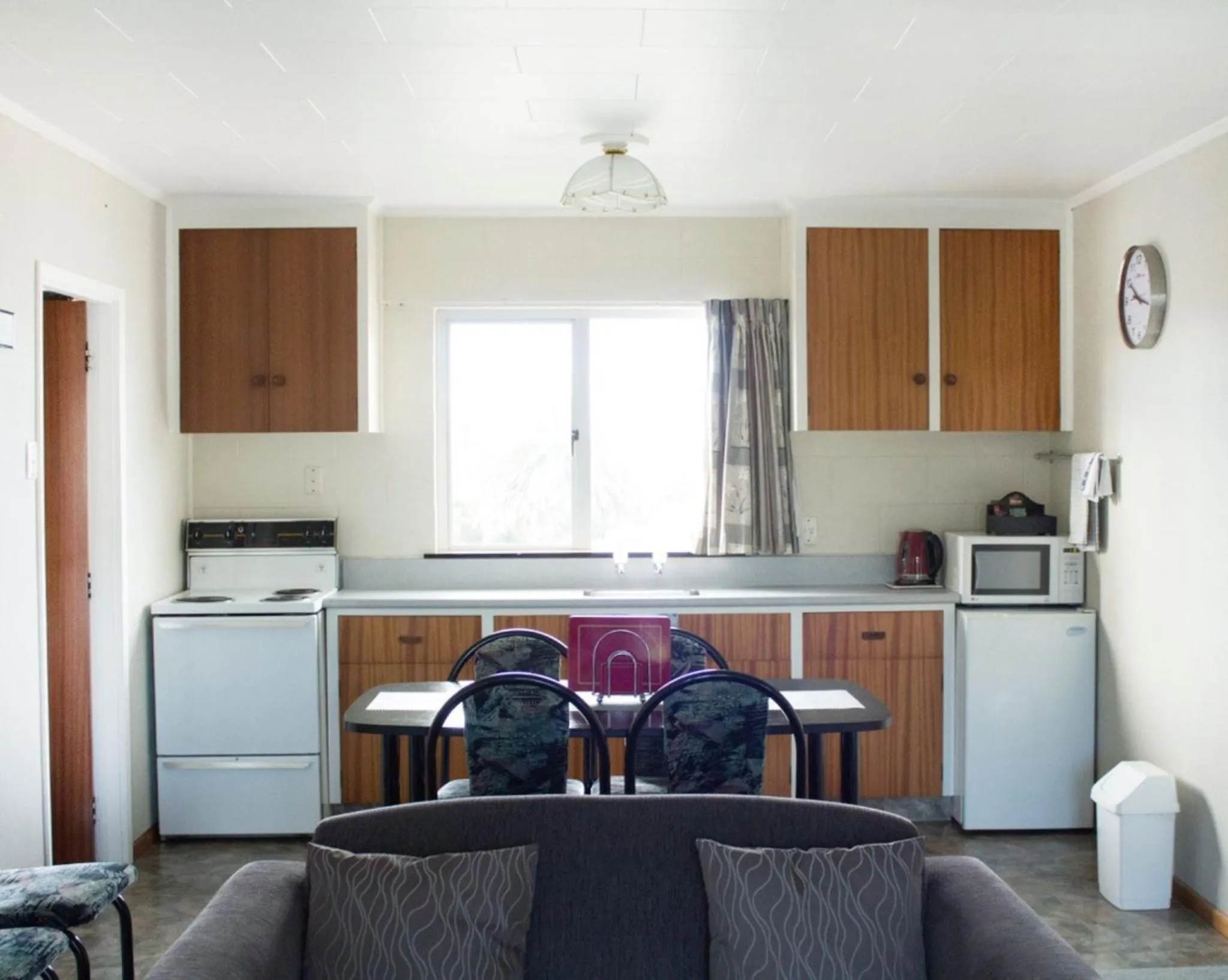 Kitchen or kitchenette in Alpine Motel