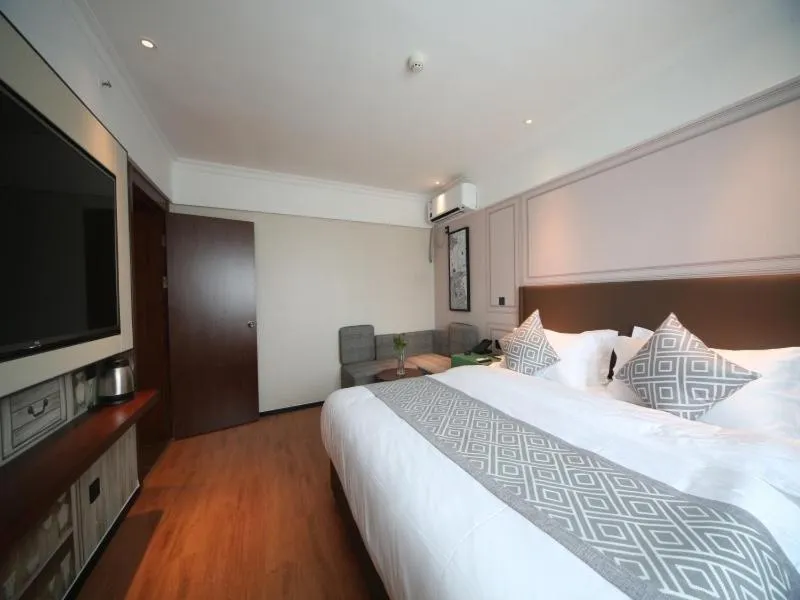 Bed in GMA Hotel ShangHai WuNing Road ZhenPing Road Metro Station