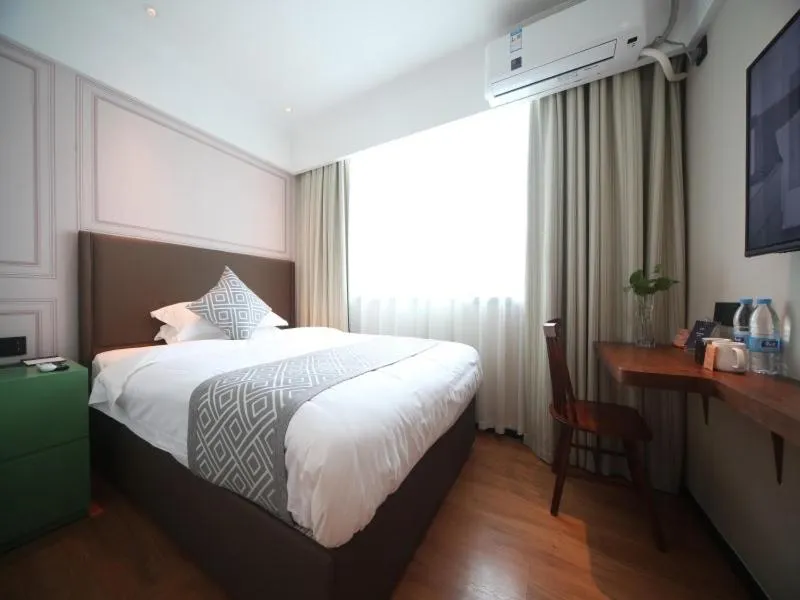 Bed in GMA Hotel ShangHai WuNing Road ZhenPing Road Metro Station