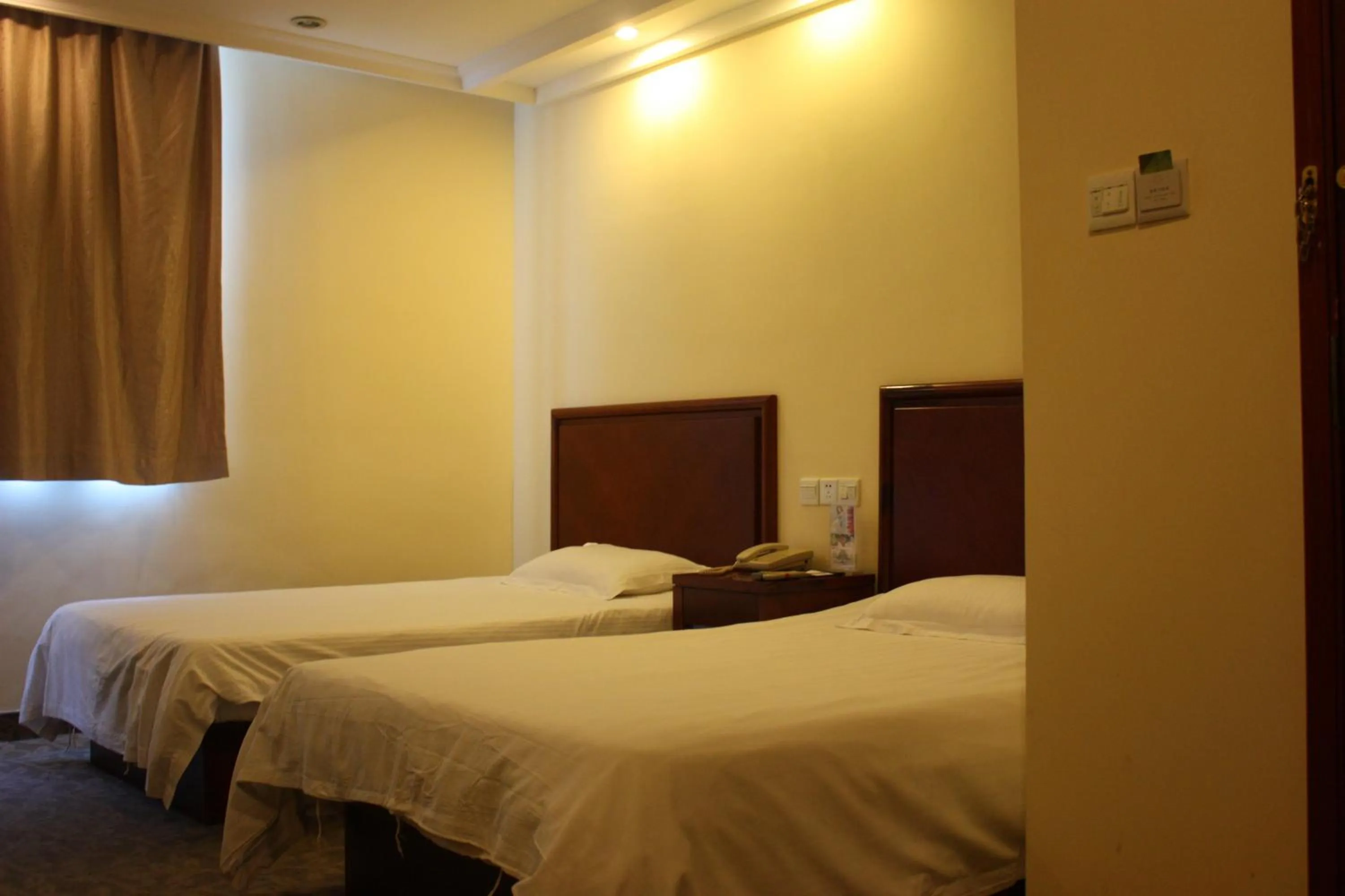 Bed in GMA Hotel ShangHai WuNing Road ZhenPing Road Metro Station