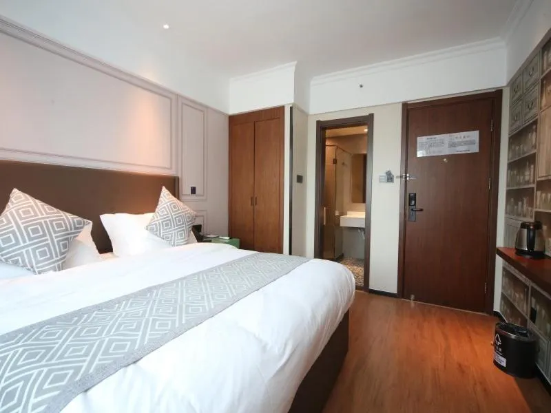 Bed in GMA Hotel ShangHai WuNing Road ZhenPing Road Metro Station