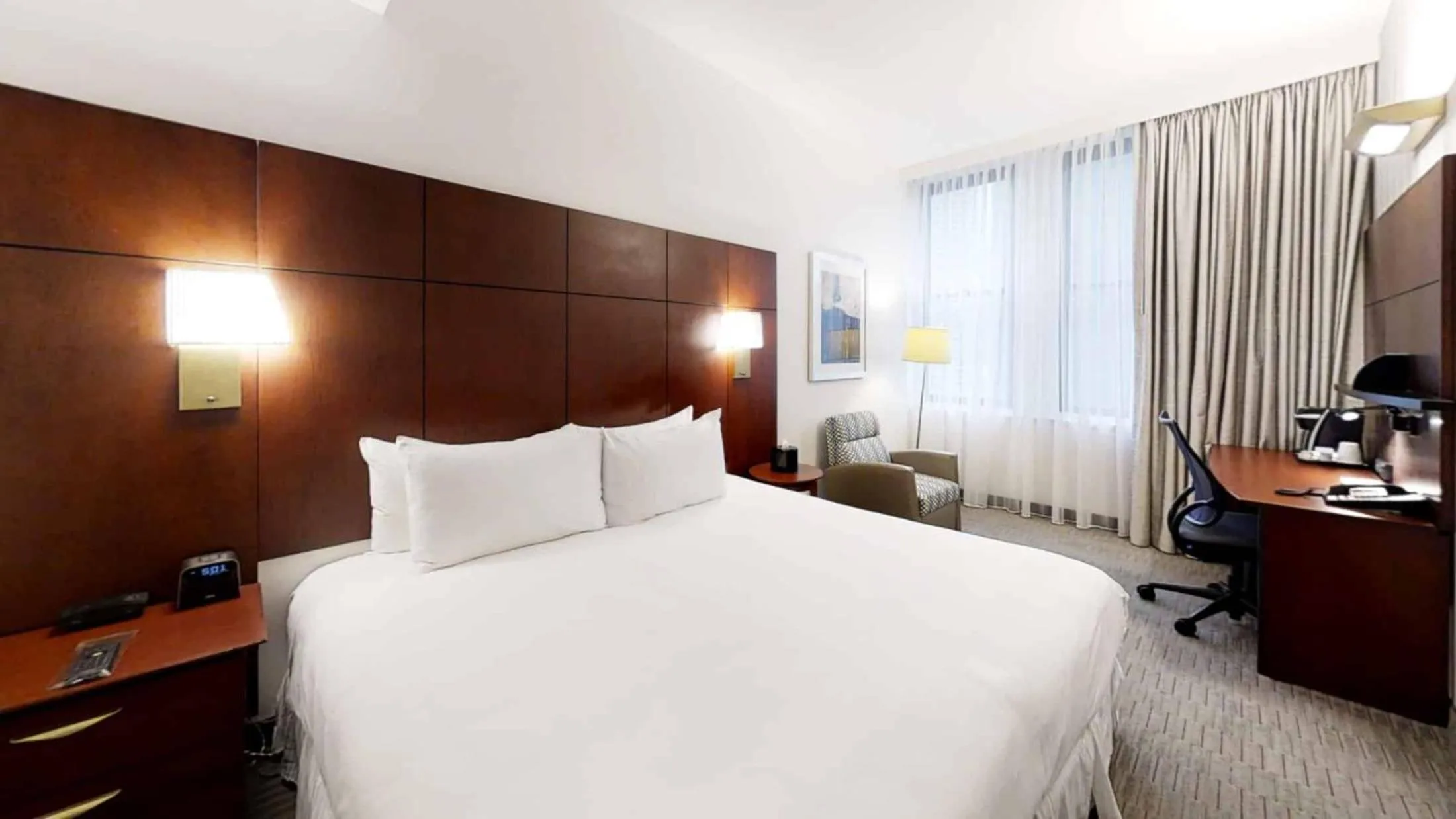 Bedroom, Bed in River Hotel