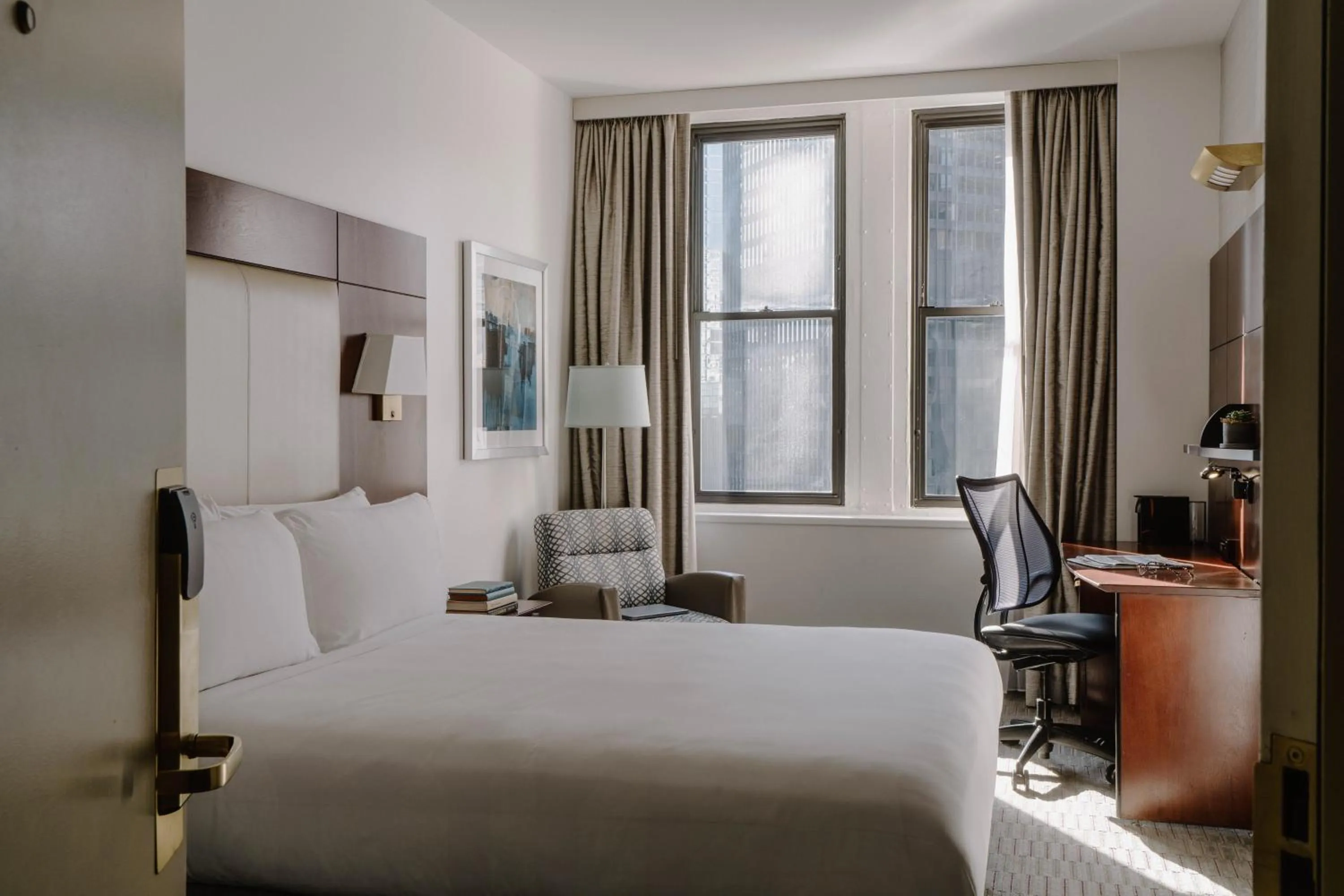 Bedroom, Bed in River Hotel