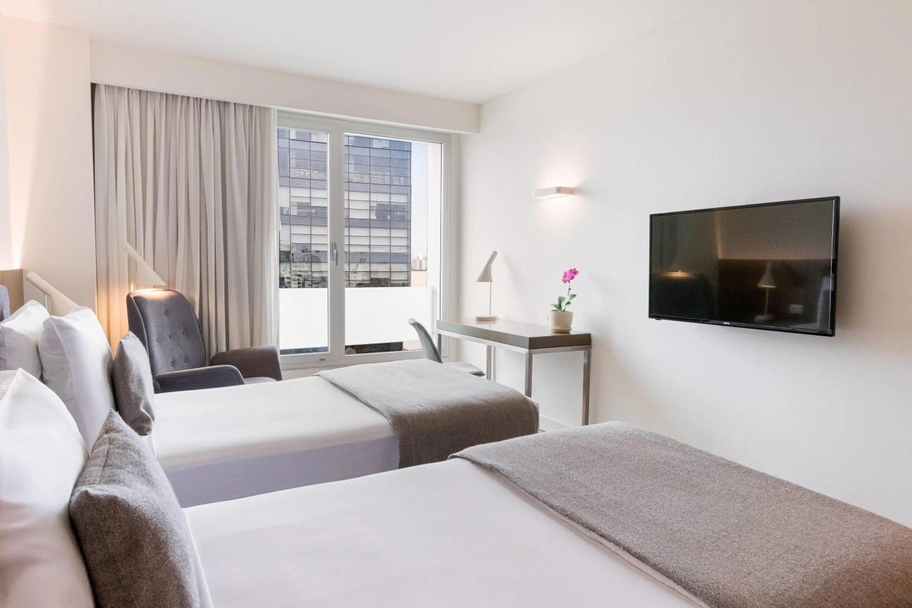 Photo of the whole room, Bed in Dazzler by Wyndham Lima San Isidro