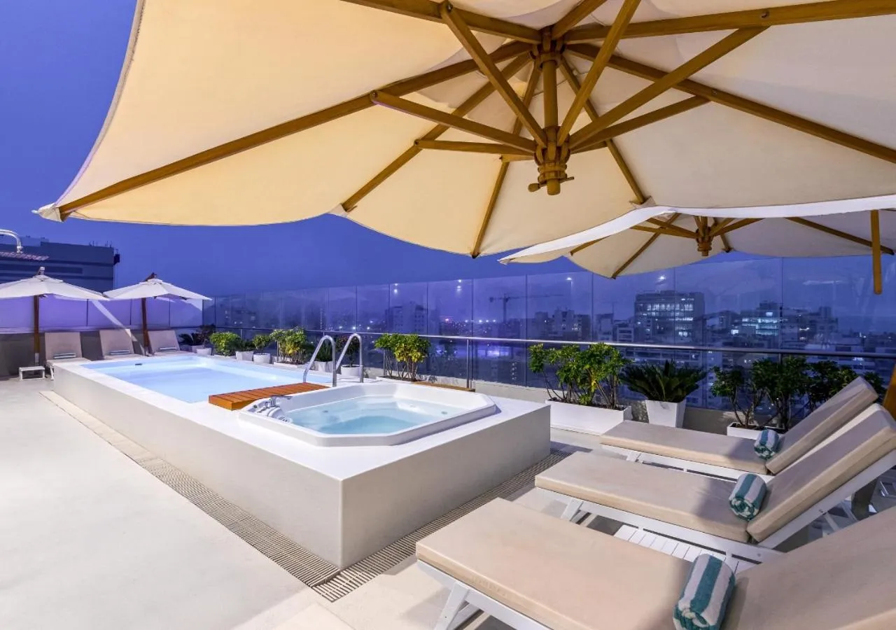 Swimming pool in Dazzler by Wyndham Lima San Isidro