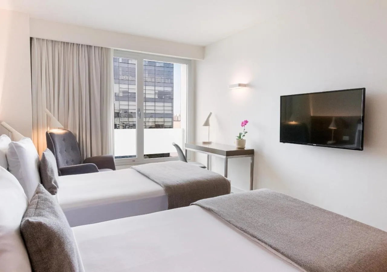 Photo of the whole room, Bed in Dazzler by Wyndham Lima San Isidro