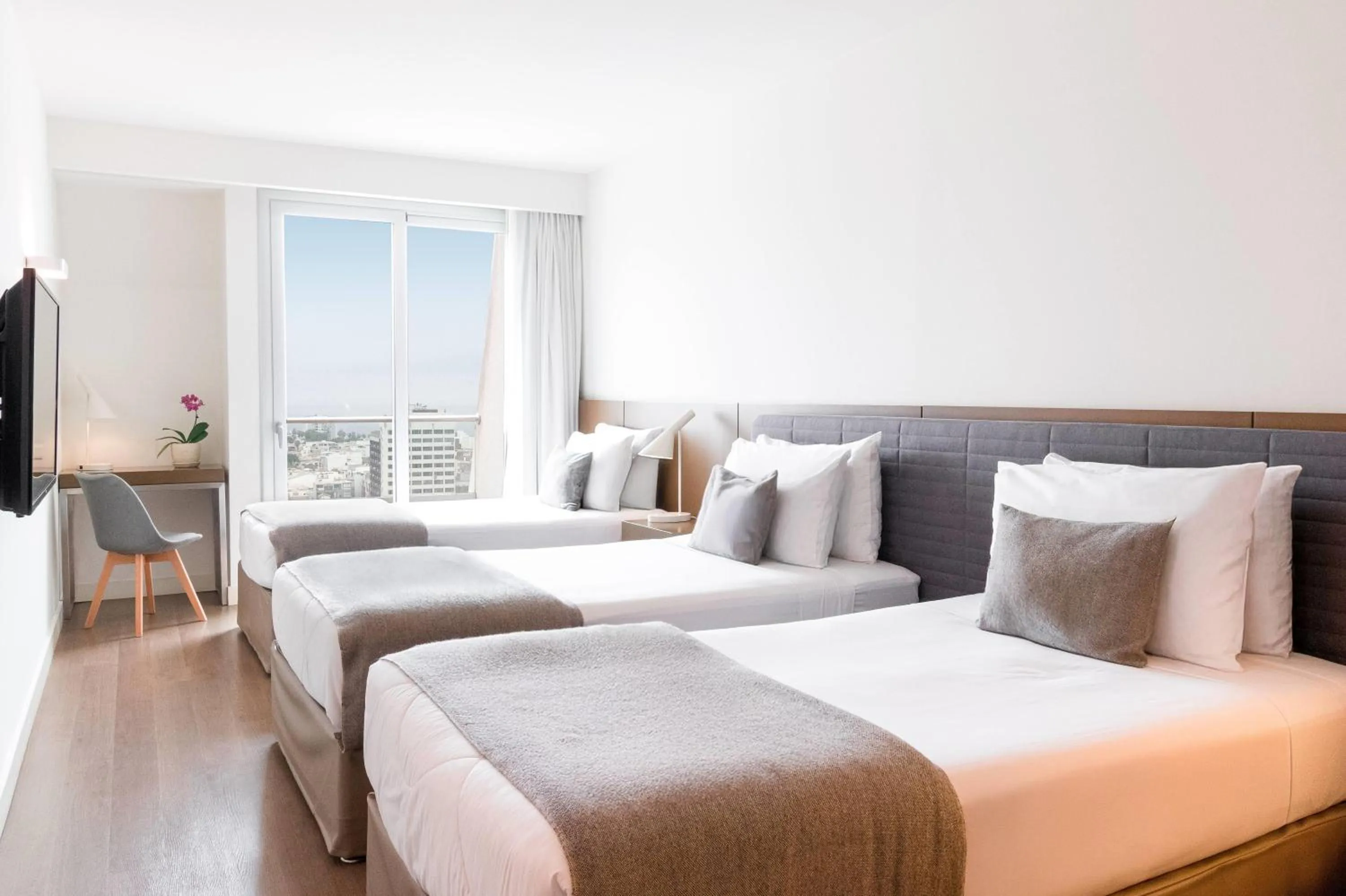 Photo of the whole room, Bed in Dazzler by Wyndham Lima San Isidro