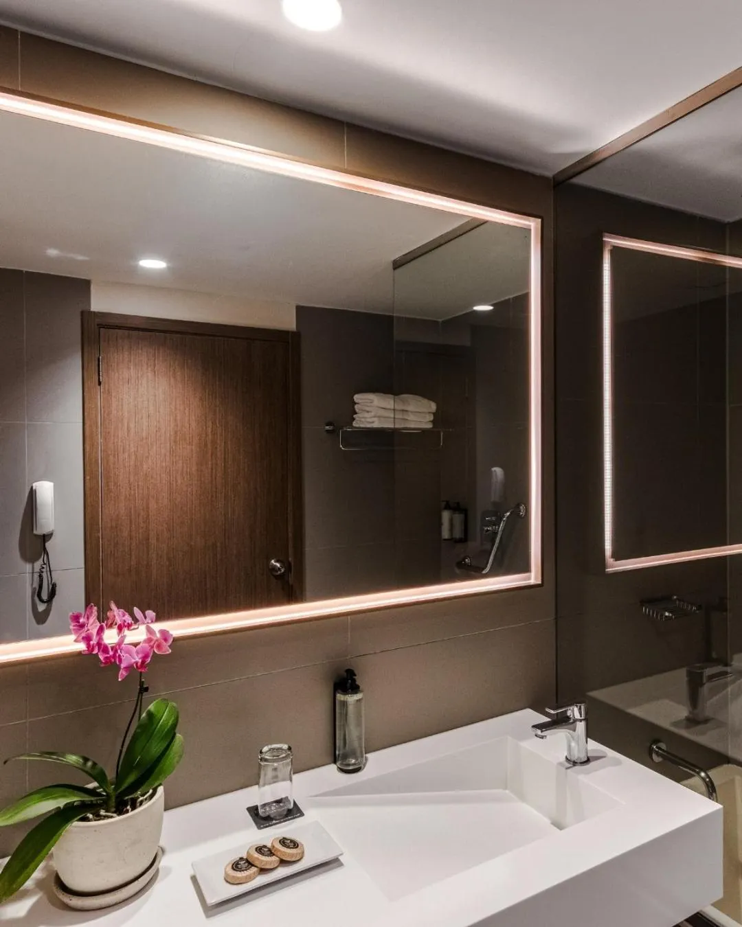 Bathroom in Dazzler by Wyndham Lima San Isidro
