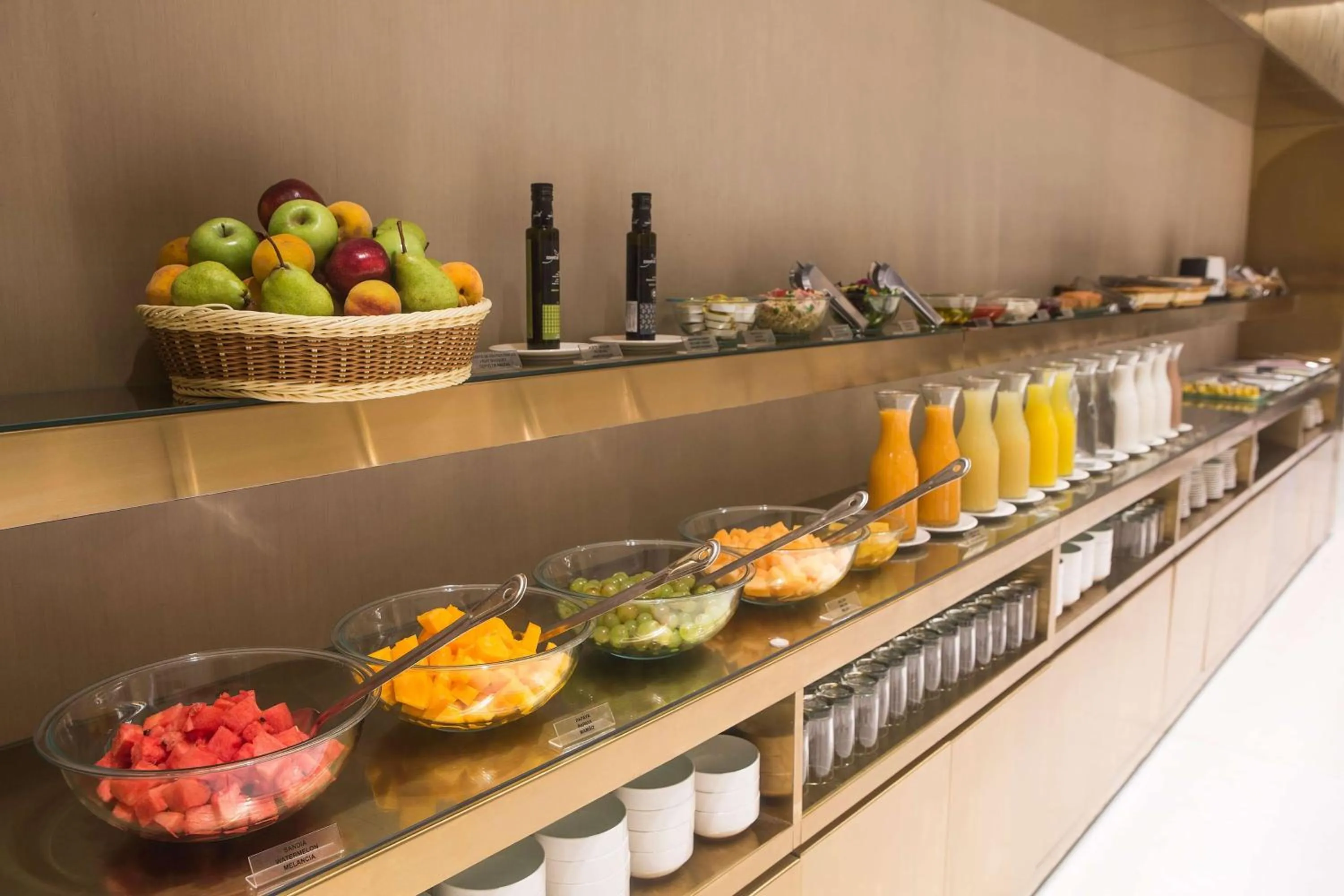 Restaurant/places to eat in Dazzler by Wyndham Lima San Isidro