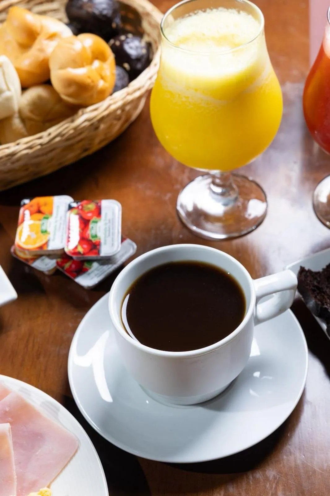 Food and drinks in Dazzler by Wyndham Lima San Isidro