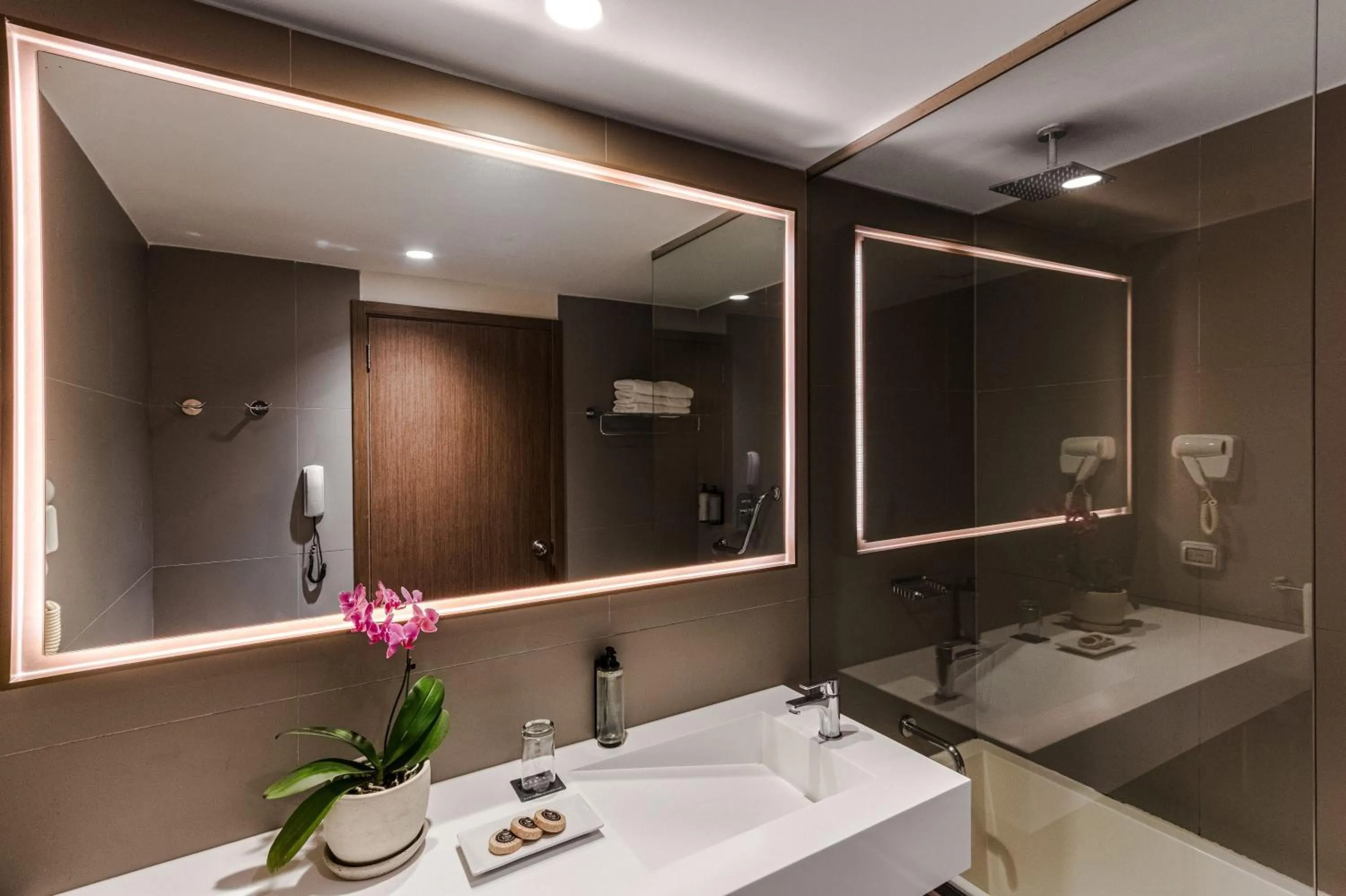 Bathroom in Dazzler by Wyndham Lima San Isidro
