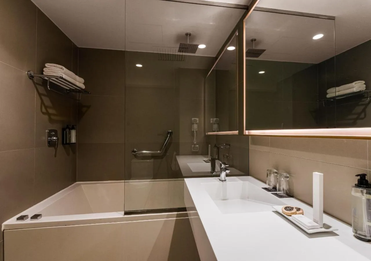 Bathroom in Dazzler by Wyndham Lima San Isidro