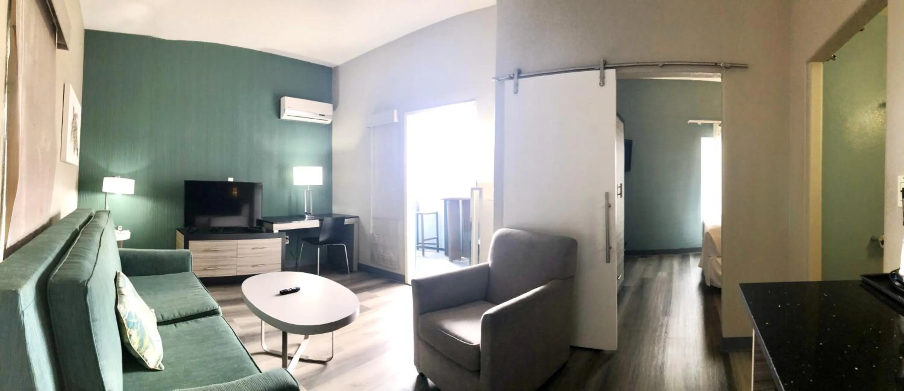 TV and multimedia in Porto Vista Hotel In Little Italy