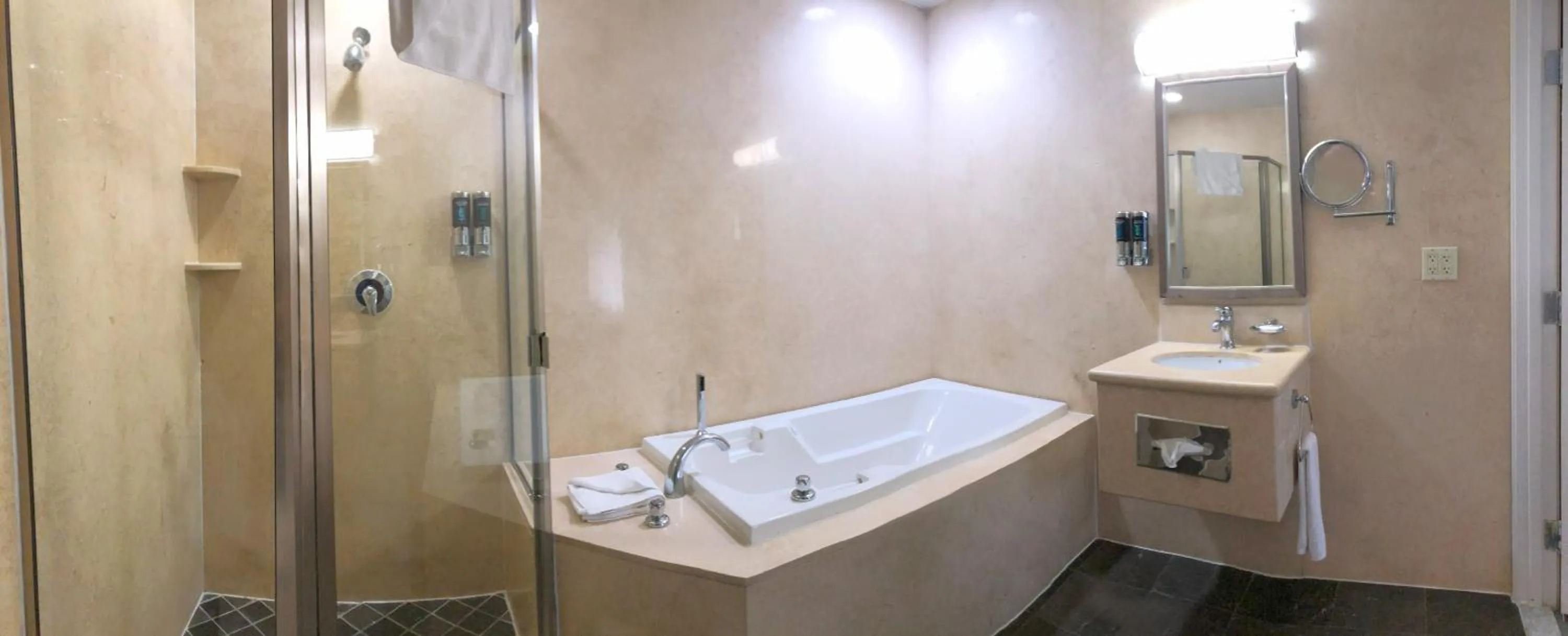 Bathroom in Porto Vista Hotel In Little Italy